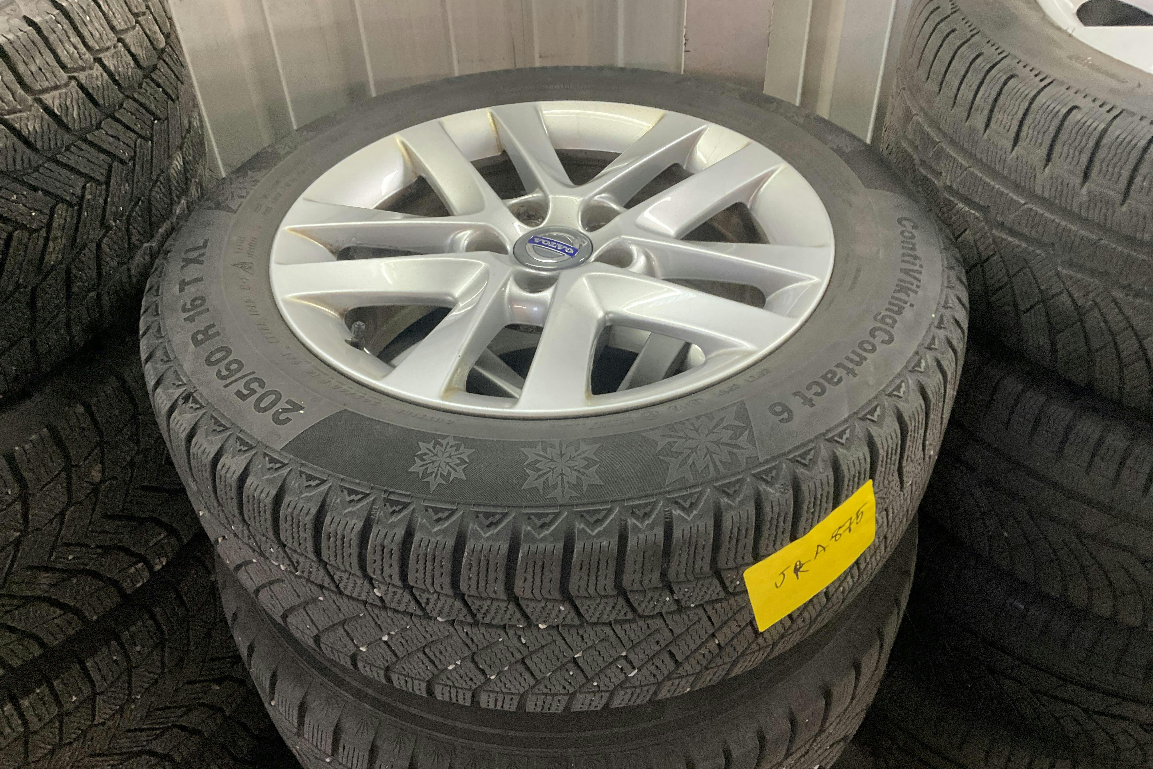 Volvo V70 II D4 (163hk) - 267 940 km - Käsitsi - valge - 2013