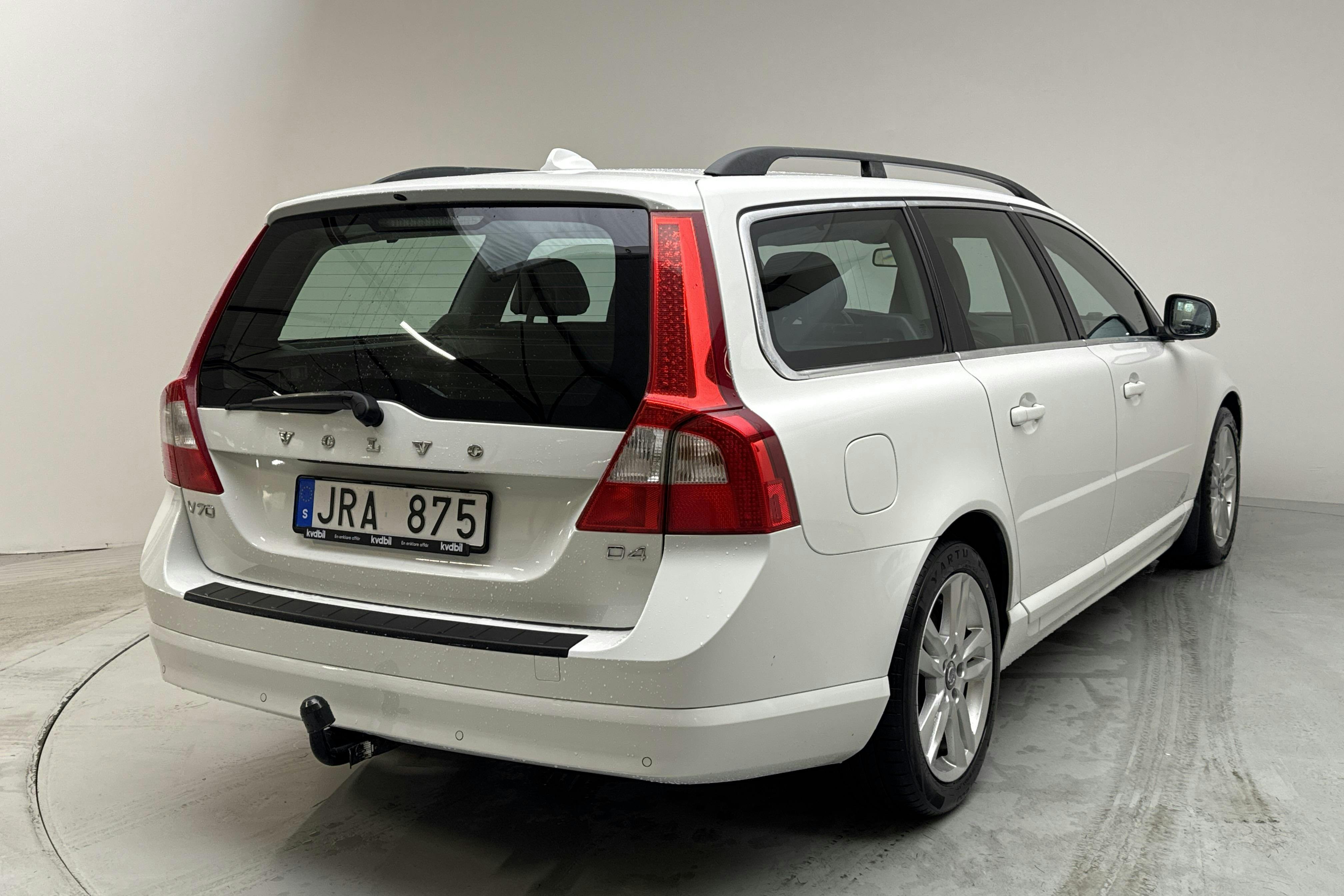 Volvo V70 II D4 (163hk) - 267 940 km - Käsitsi - valge - 2013