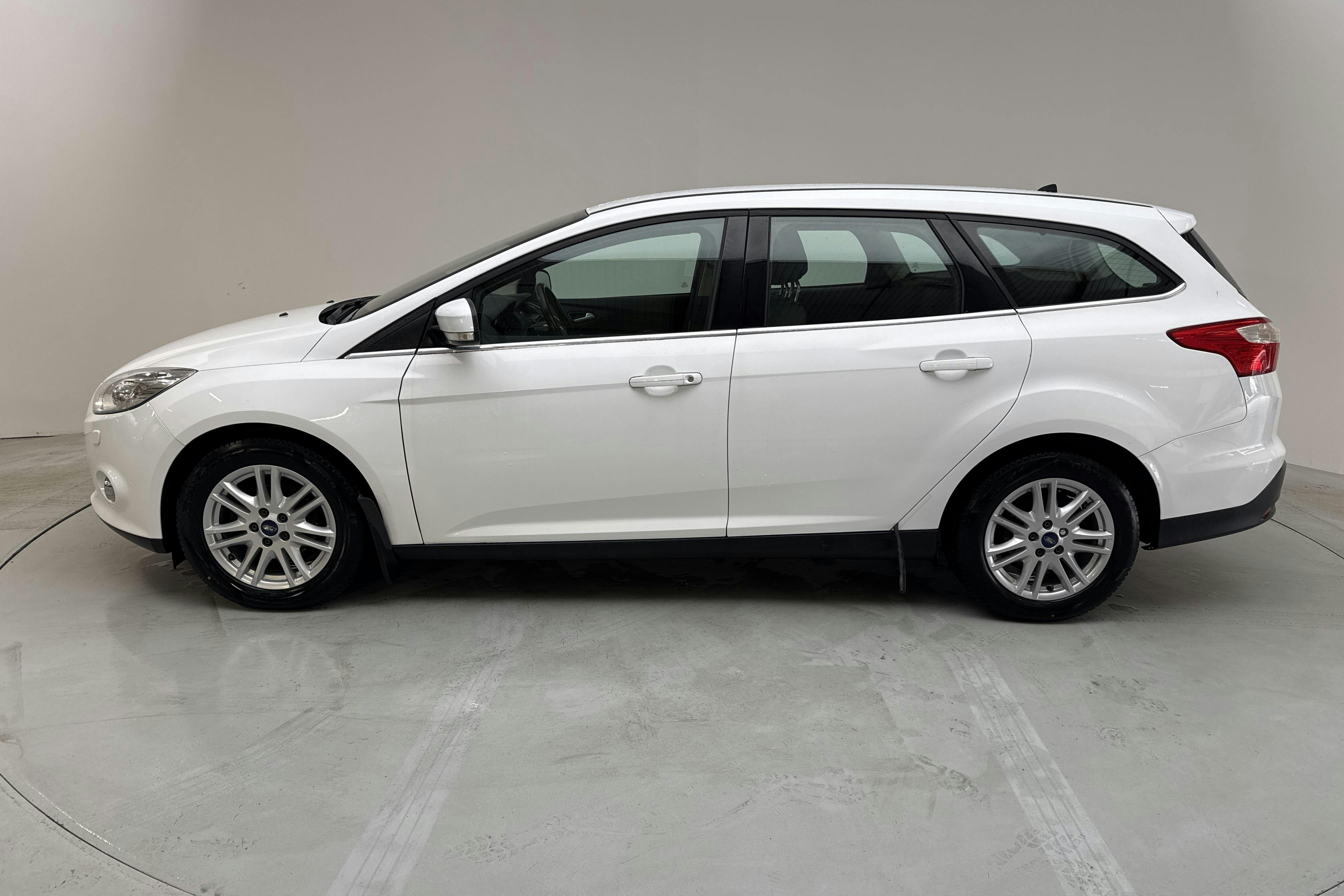 Ford Focus 1.6 TDCi Kombi (115hk) - 9 688 mil - Manuell - vit - 2013