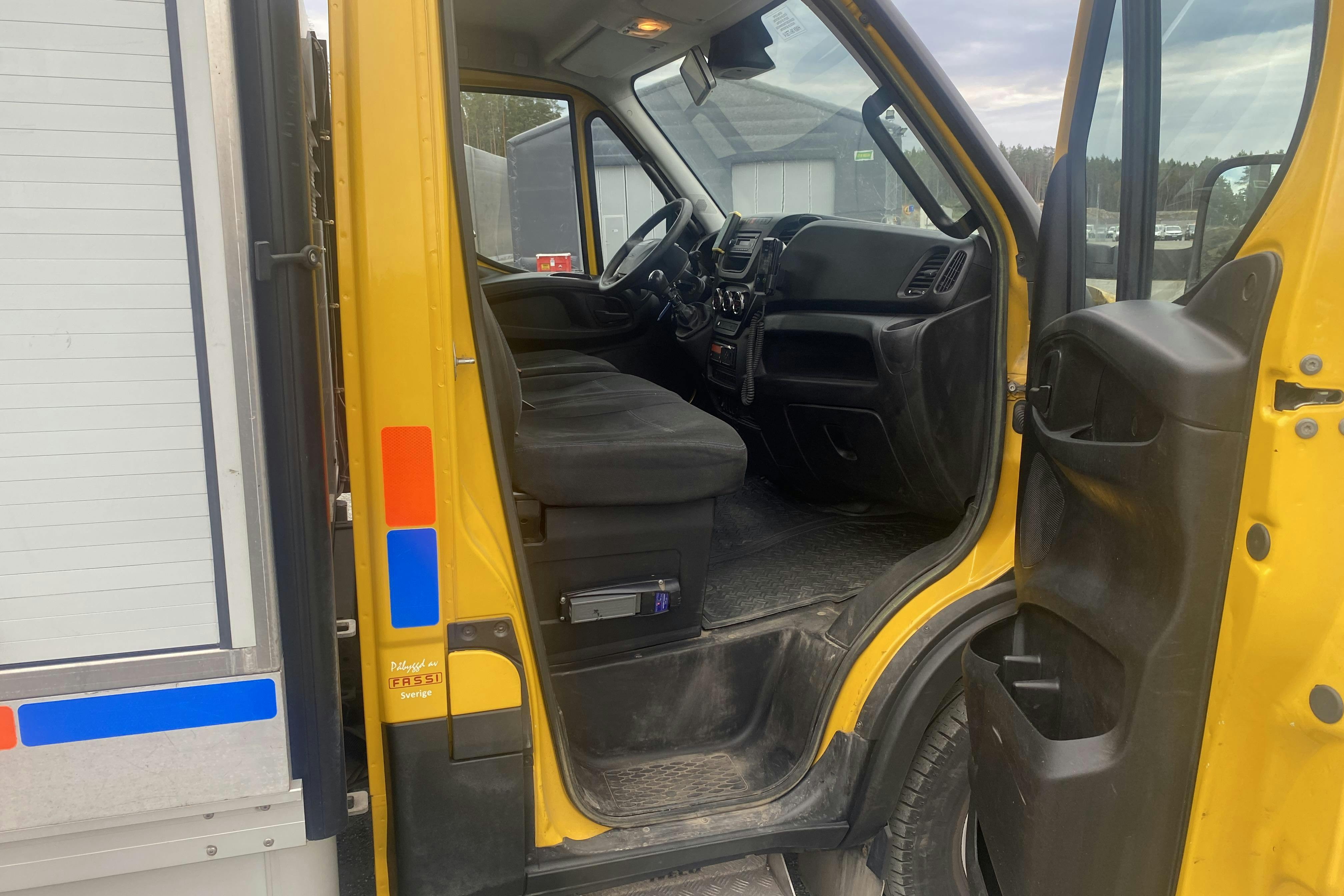Iveco DAILY 70C17H - 70 841 km - Manuaalinen - 2016
