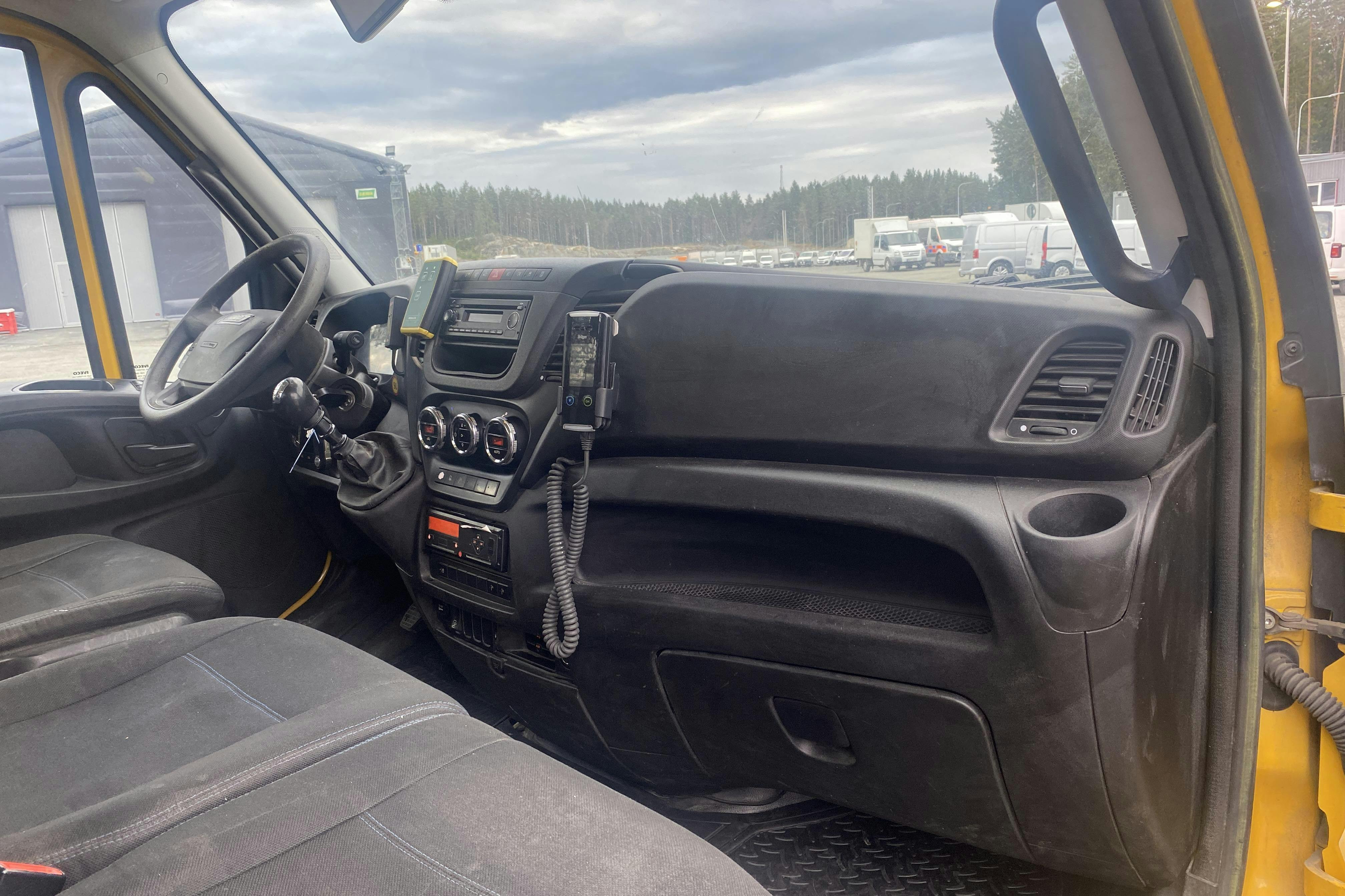 Iveco DAILY 70C17H - 70 841 km - Manuaalinen - 2016