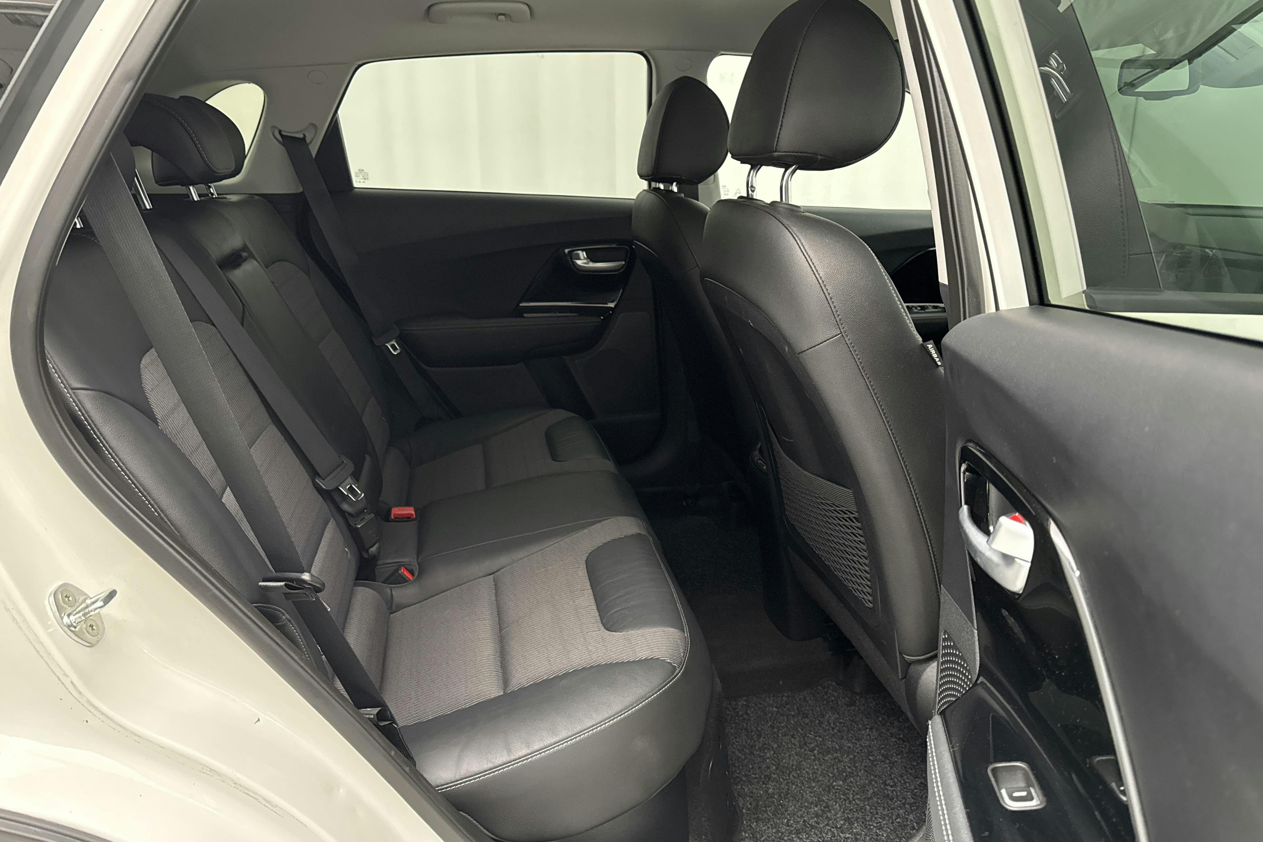KIA Niro Hybrid 1.6 (141hk) - 60 500 km - Automatic - white - 2019