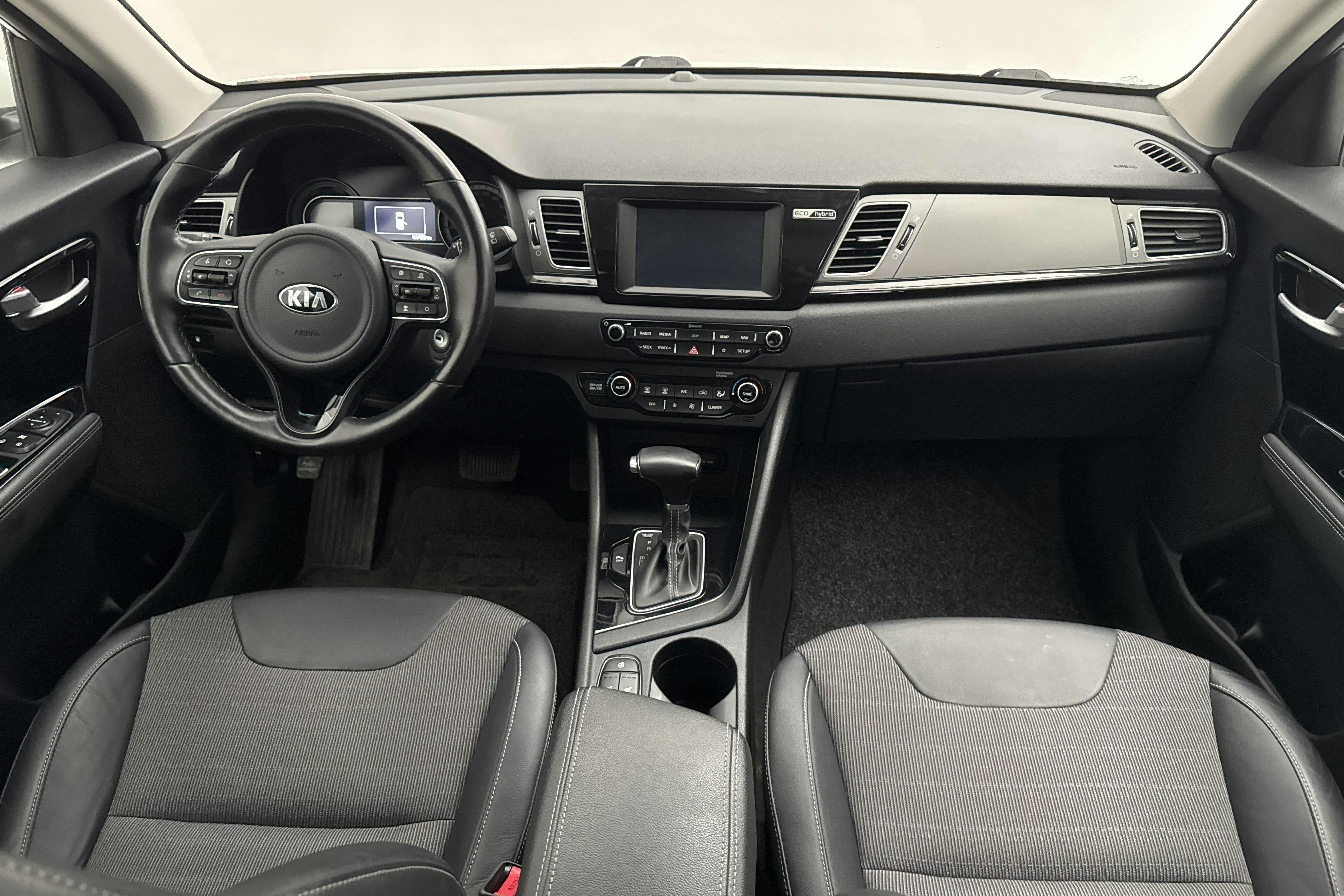 KIA Niro Hybrid 1.6 (141hk) - 60 500 km - Automatic - white - 2019