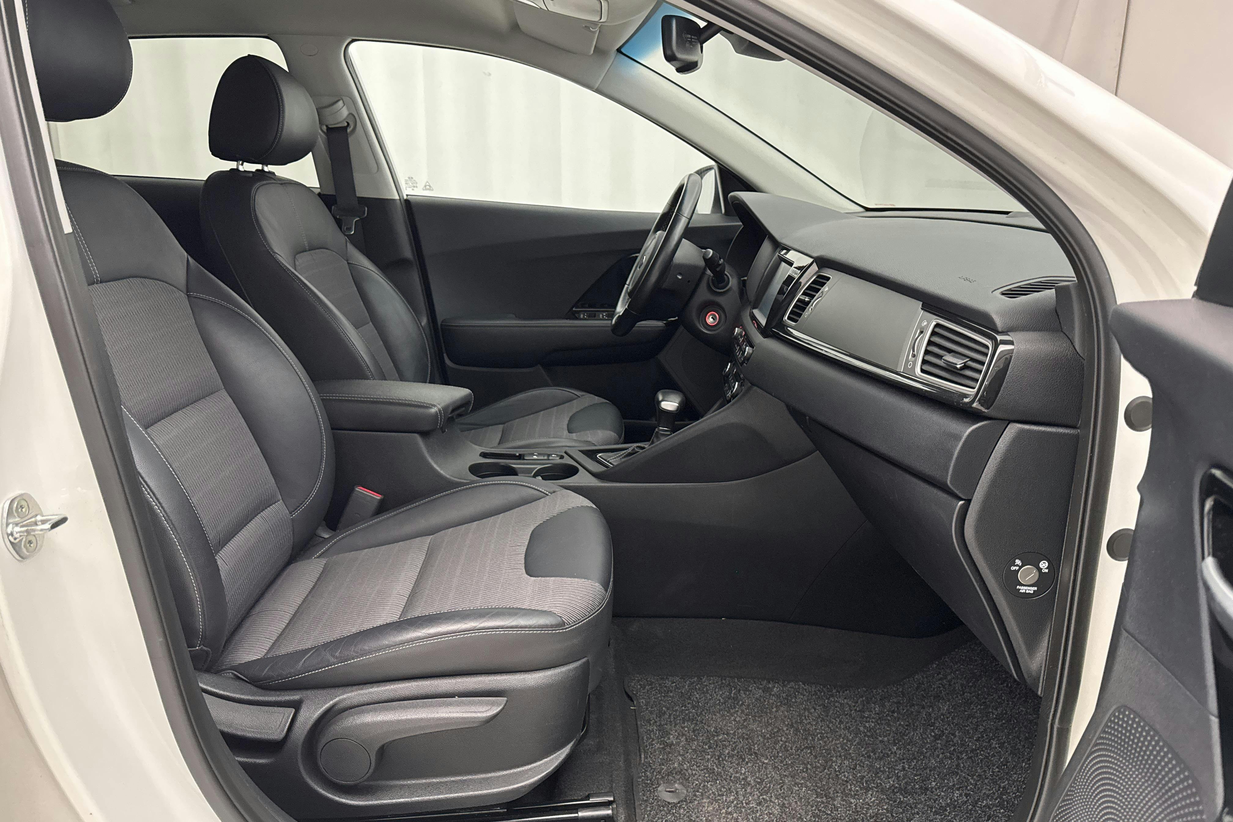 KIA Niro Hybrid 1.6 (141hk) - 60 500 km - Automatic - white - 2019