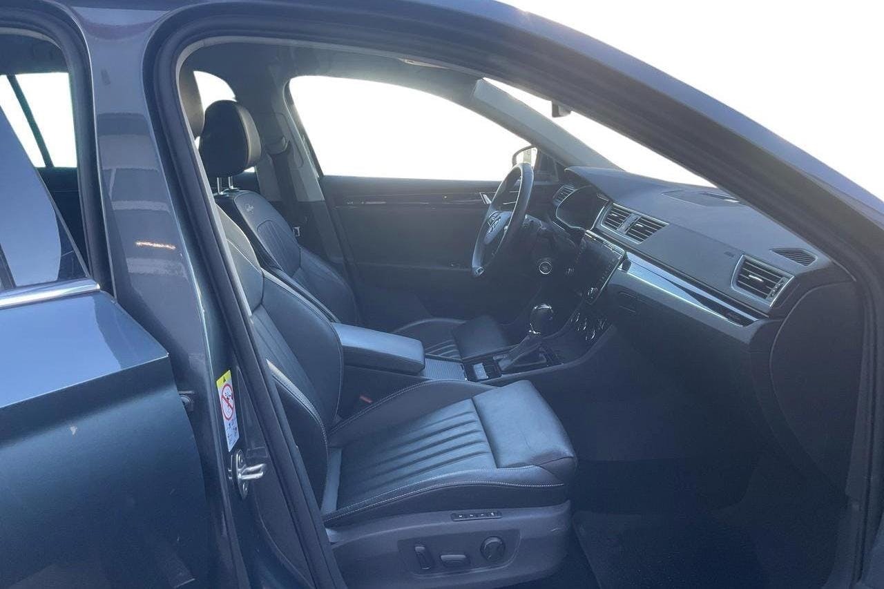 Skoda Superb 1.4 TSI PHEV Kombi (218hk) - 92 840 km - Automatic - gray - 2021