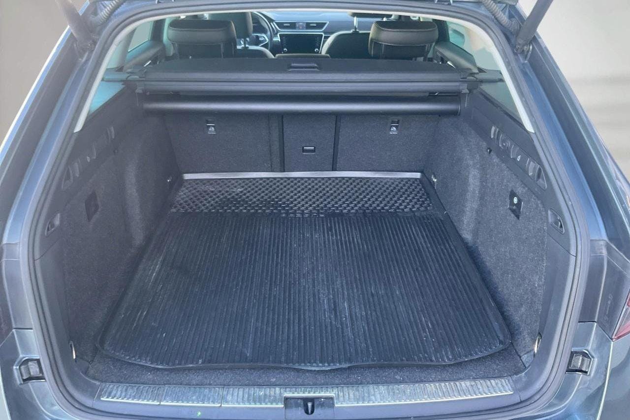 Skoda Superb 1.4 TSI PHEV Kombi (218hk) - 92 840 km - Automatic - gray - 2021