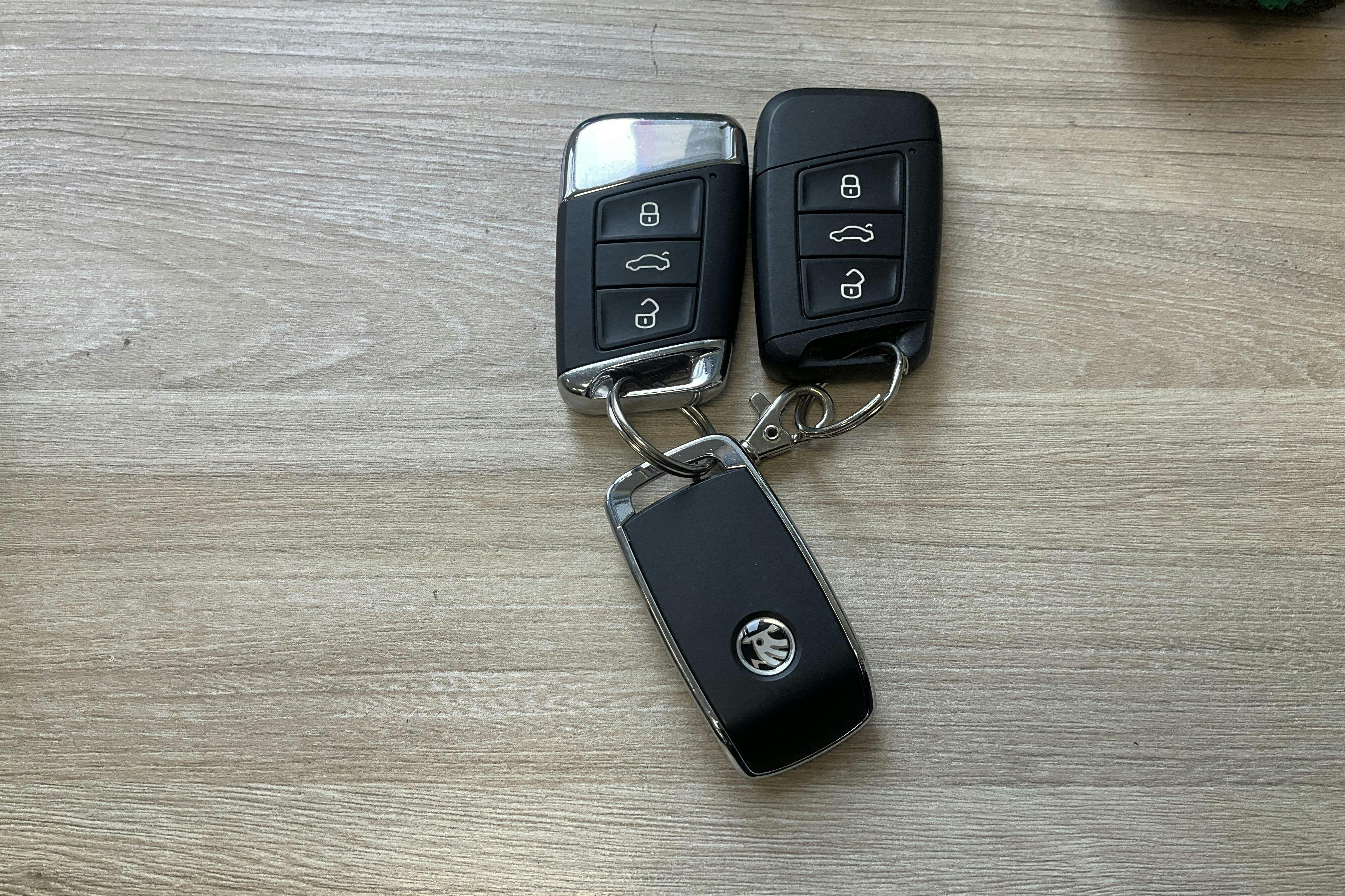 Skoda Superb 1.4 TSI PHEV Kombi (218hk) - 92 840 km - Automatic - gray - 2021