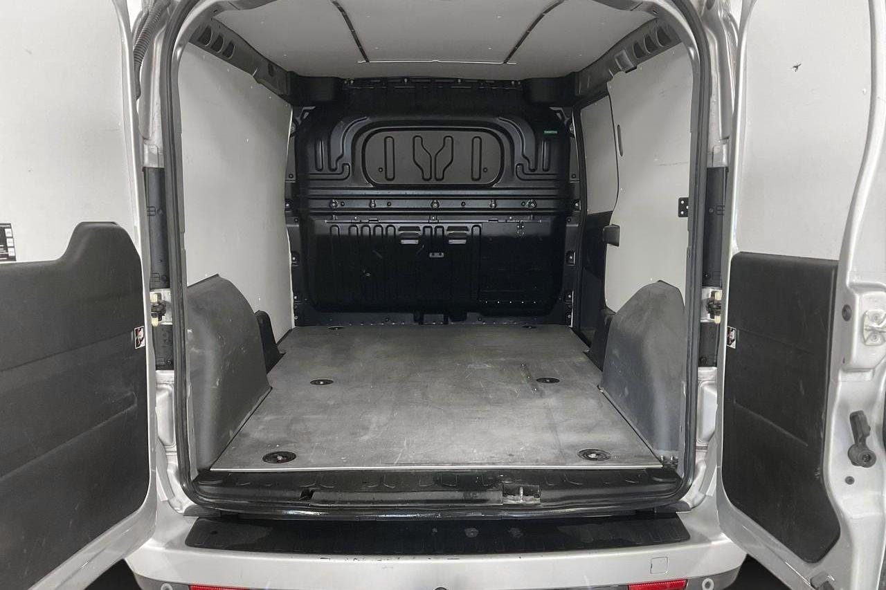 Fiat Doblo Cargo 1.4T CNG (120hk) - 61 130 km - Manualna - szary - 2019