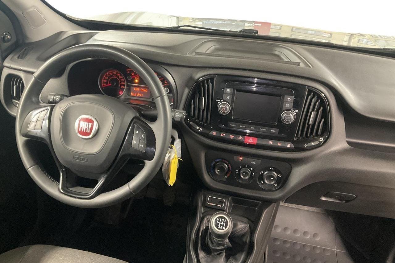 Fiat Doblo Cargo 1.4T CNG (120hk) - 61 130 km - Manualna - szary - 2019