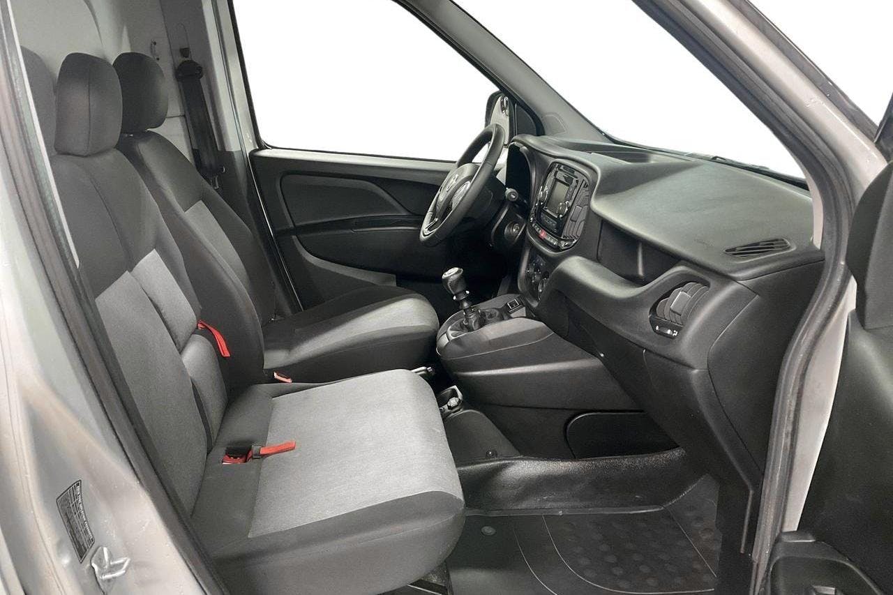 Fiat Doblo Cargo 1.4T CNG (120hk) - 61 130 km - Manualna - szary - 2019