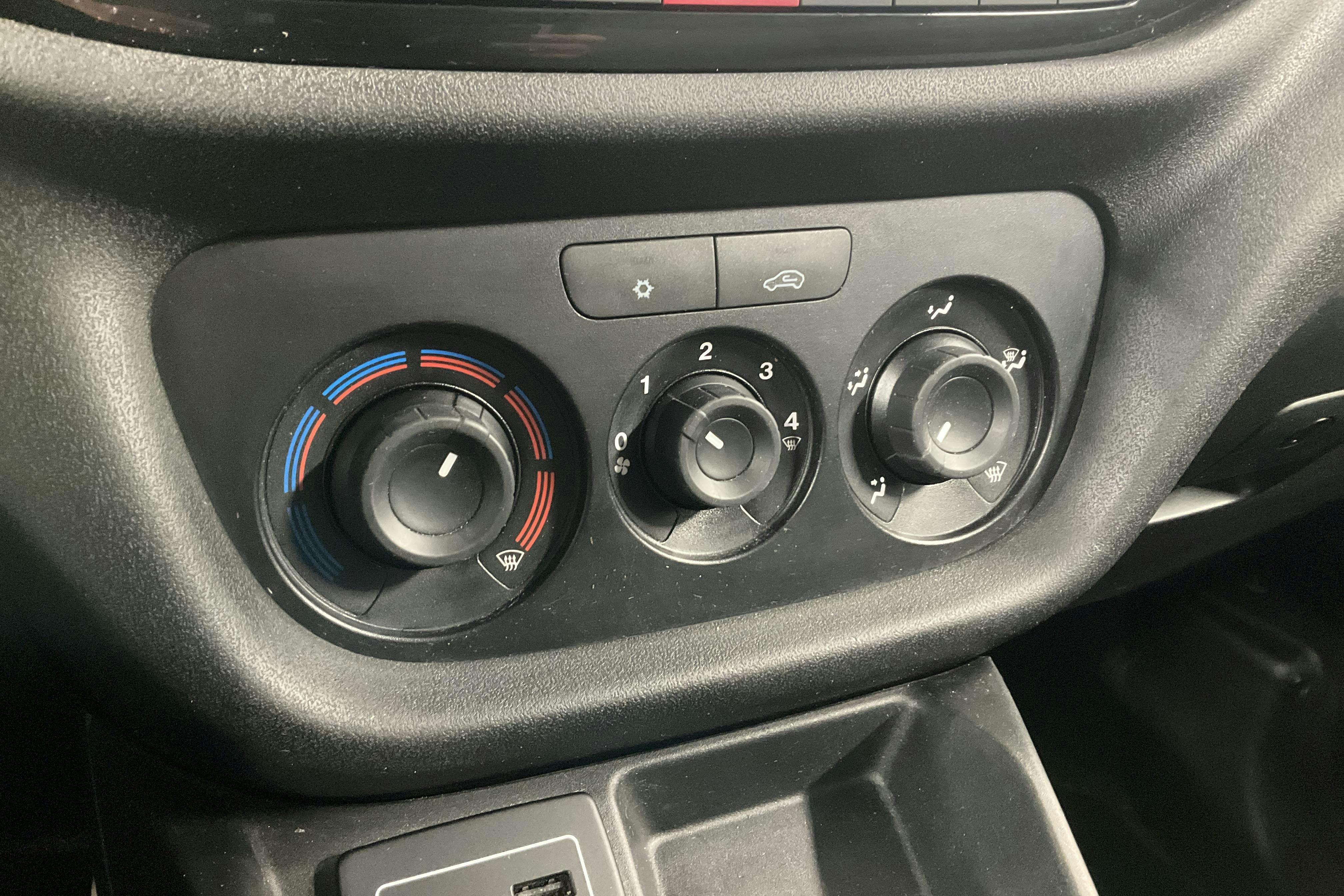 Fiat Doblo Cargo 1.4T CNG (120hk) - 61 130 km - Manualna - szary - 2019