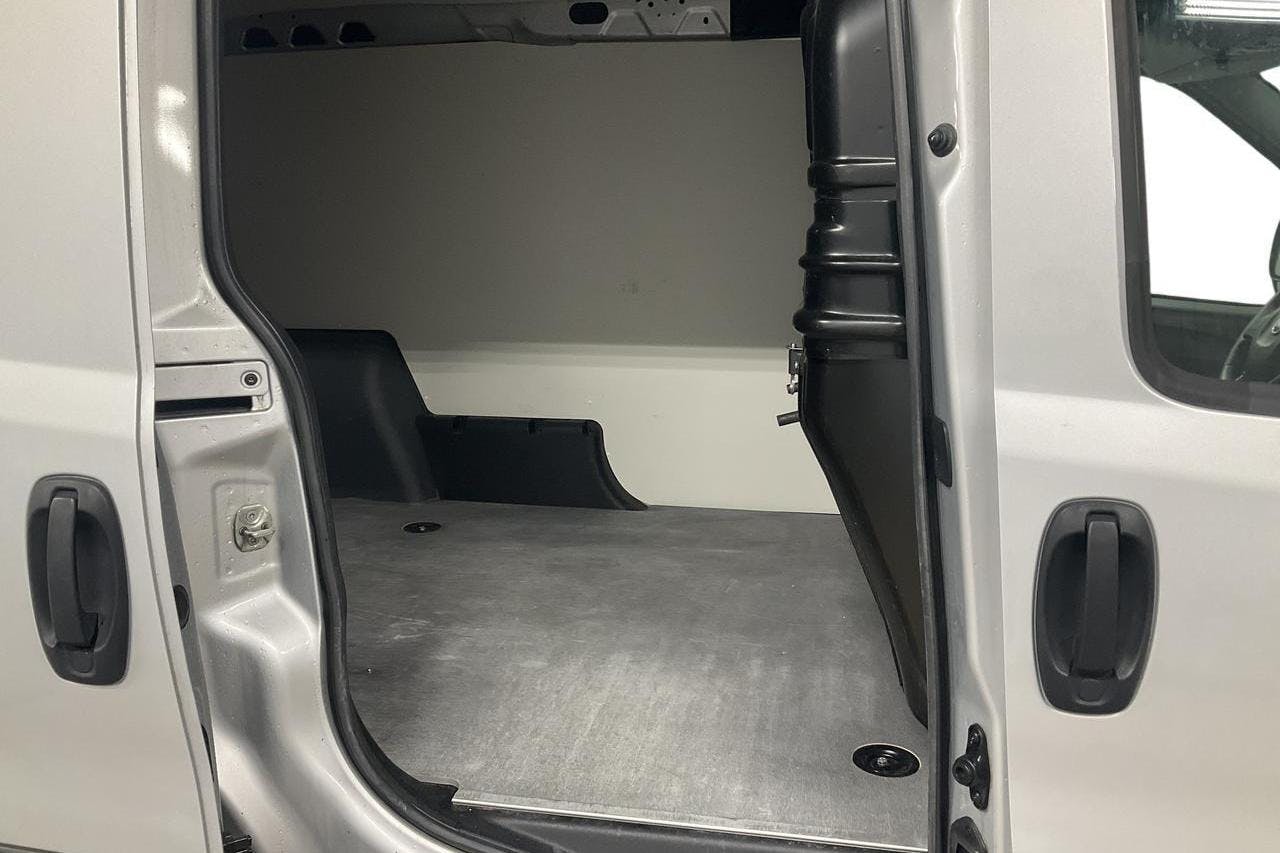 Fiat Doblo Cargo 1.4T CNG (120hk) - 61 130 km - Manualna - szary - 2019