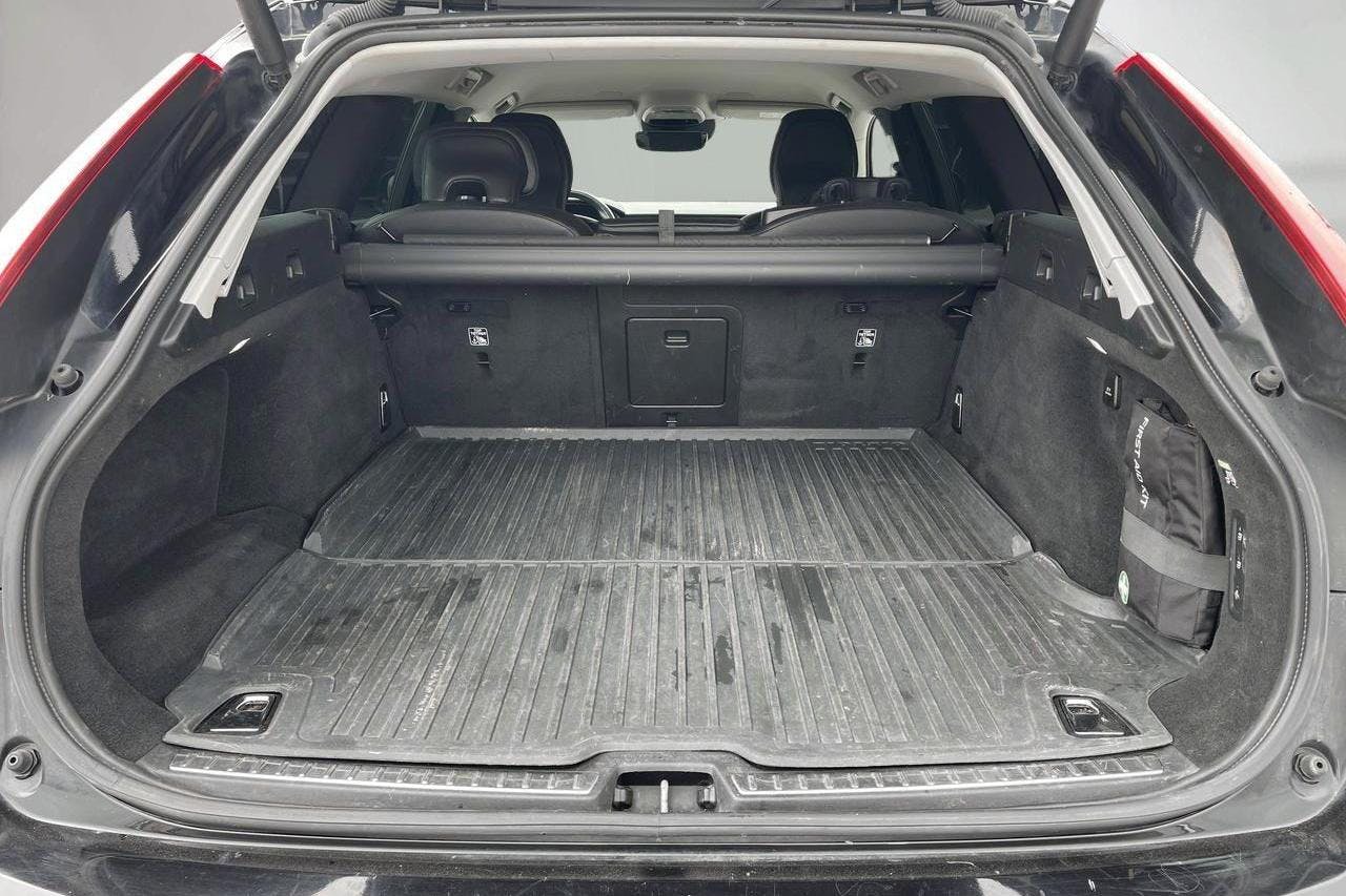Volvo V90 D4 Cross Country AWD (190hk) - 177 430 km - Automaattinen - musta - 2019