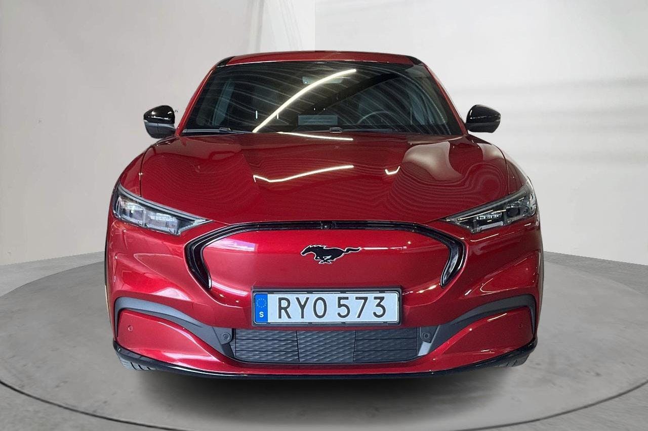 Ford Mustang Mach-E 70 kWh AWD (269hk) - 5 911 mil - Automat - röd - 2021