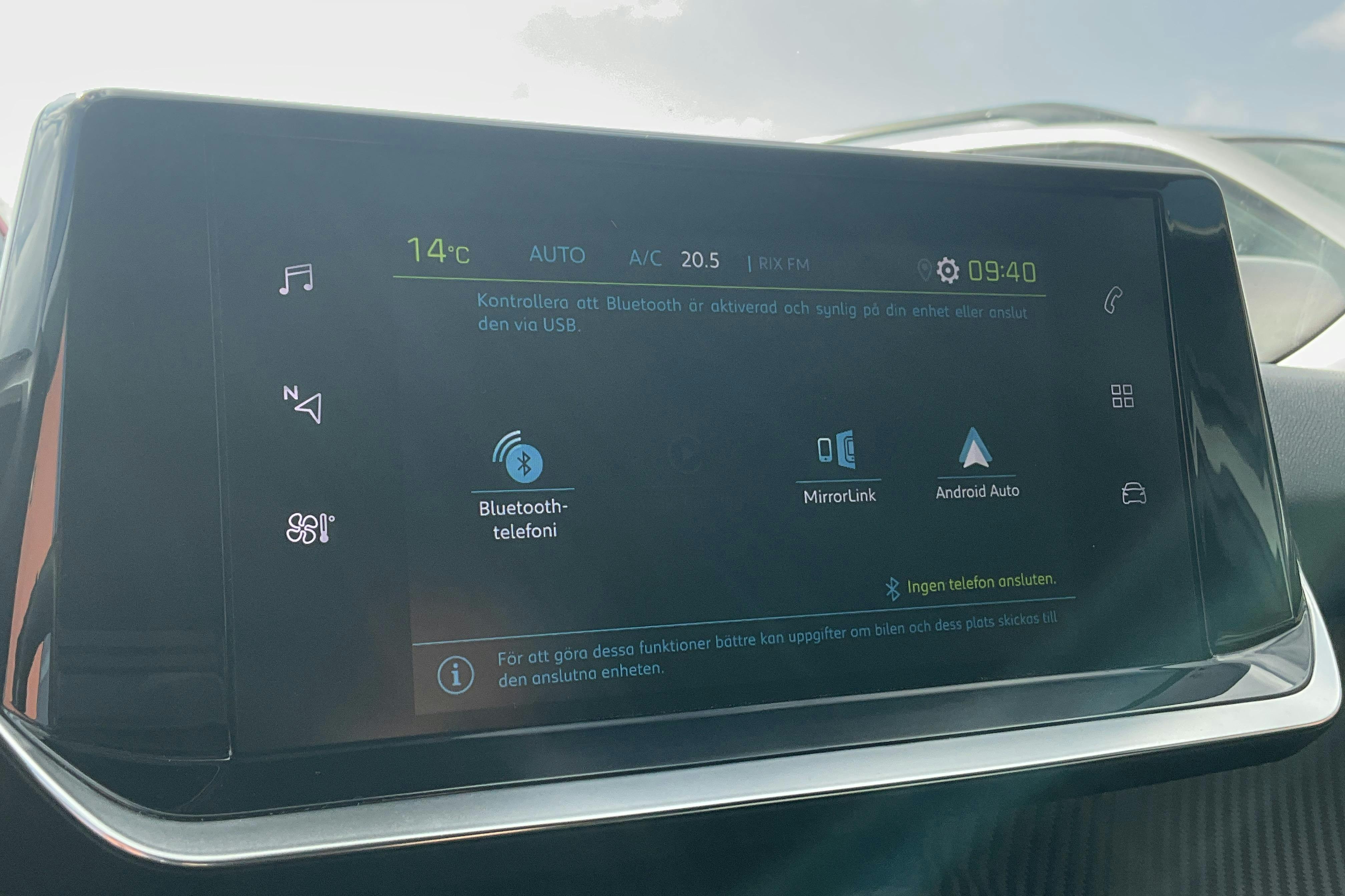 Peugeot e-2008 50 kWh (136hk) - 5 504 mil - Automat - vit - 2022