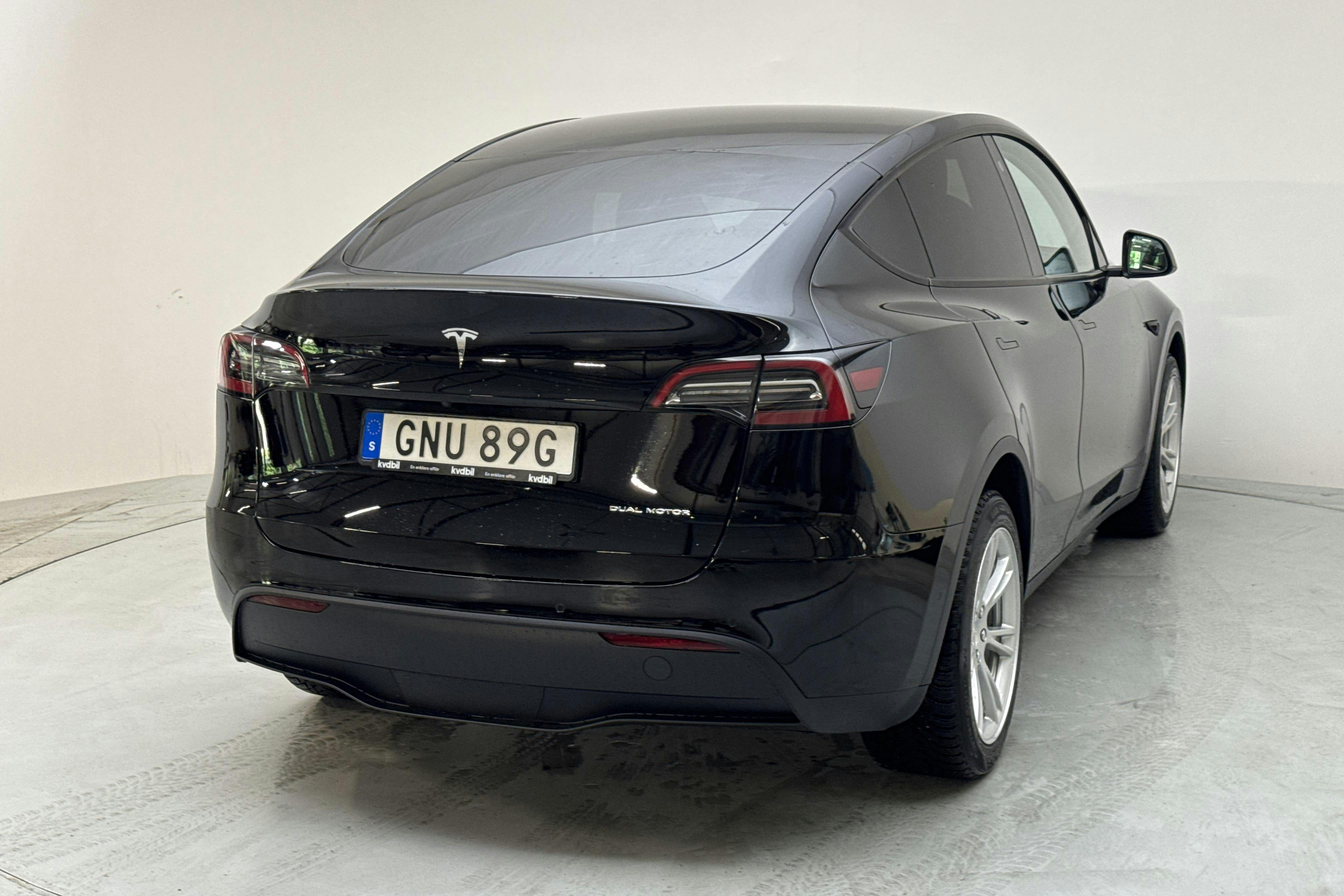 Tesla Model Y Long Range Dual Motor AWD - 4 129 mil - Automat - svart - 2021