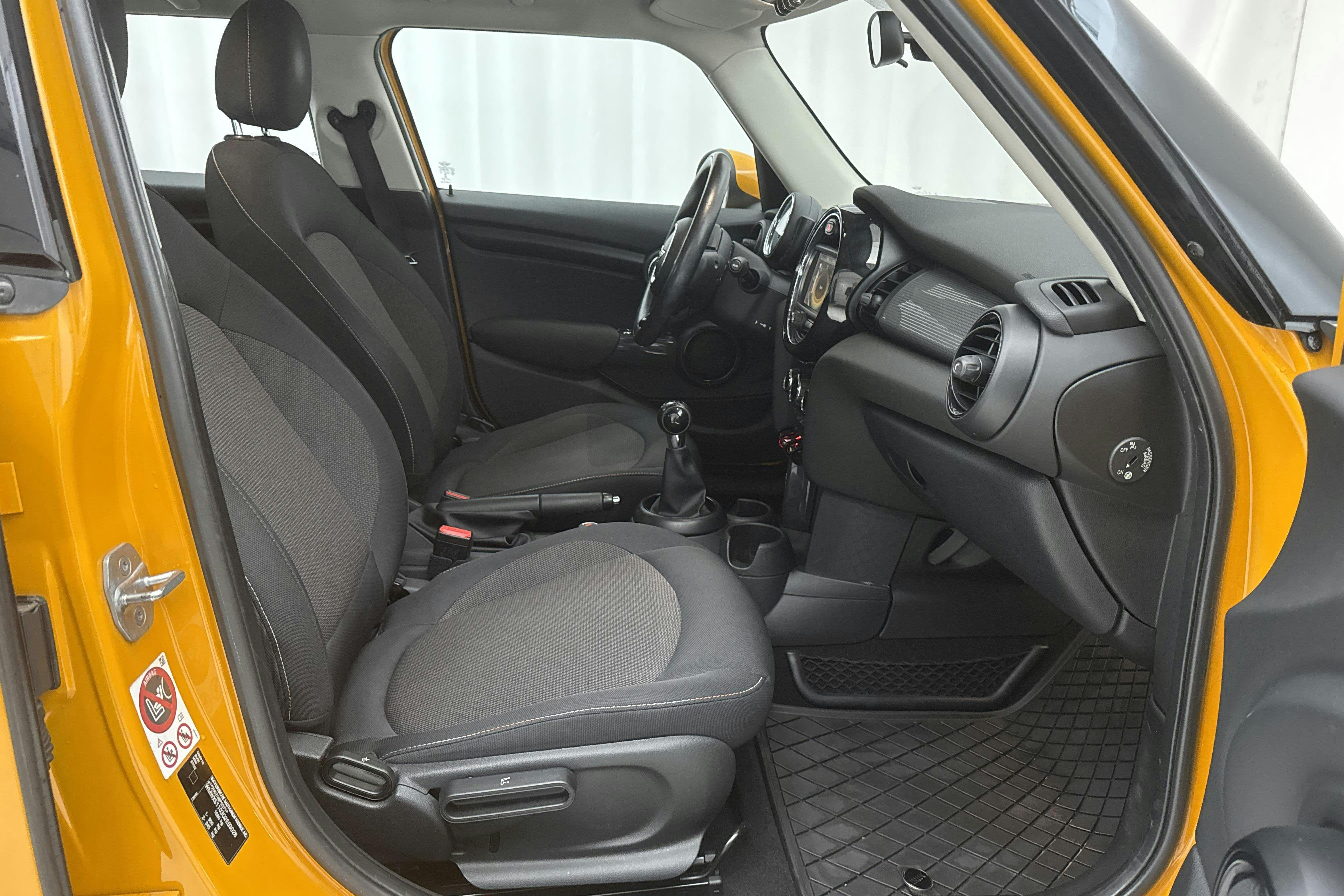 MINI One Hatch 5dr (102hk) - 129 340 km - Manual - orange - 2016