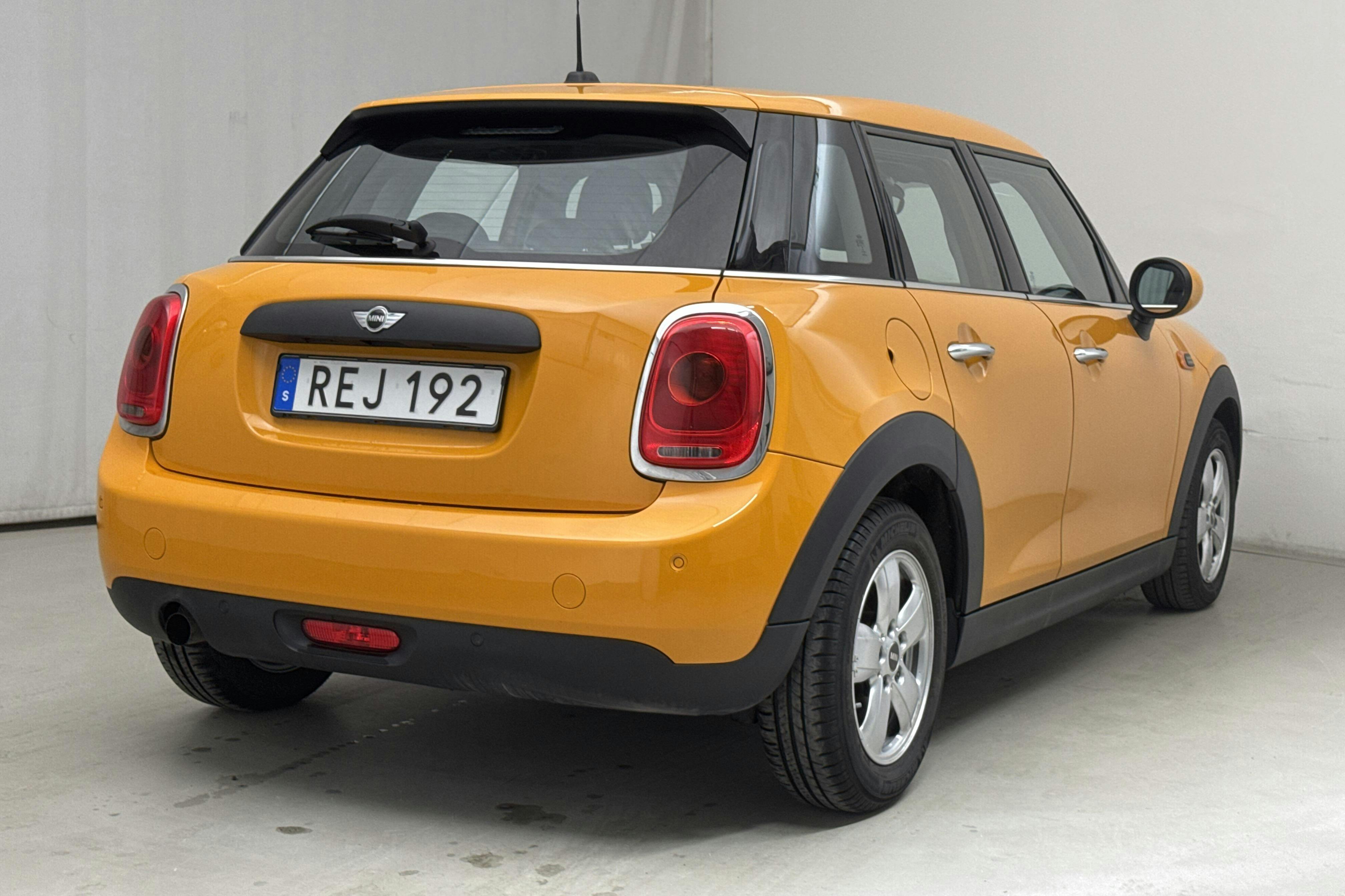 MINI One Hatch 5dr (102hk) - 129 340 km - Manual - orange - 2016