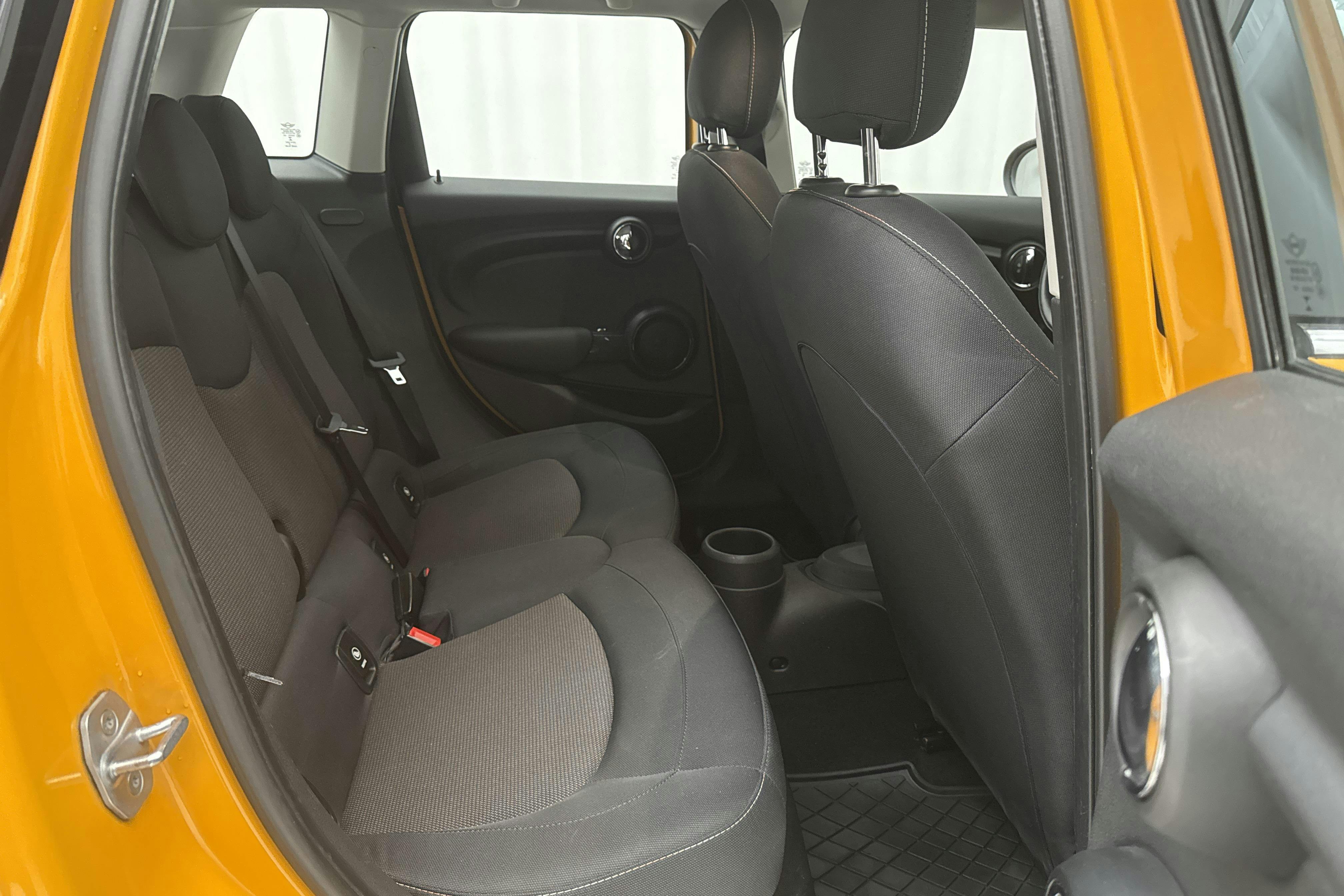 MINI One Hatch 5dr (102hk) - 129 340 km - Manual - orange - 2016