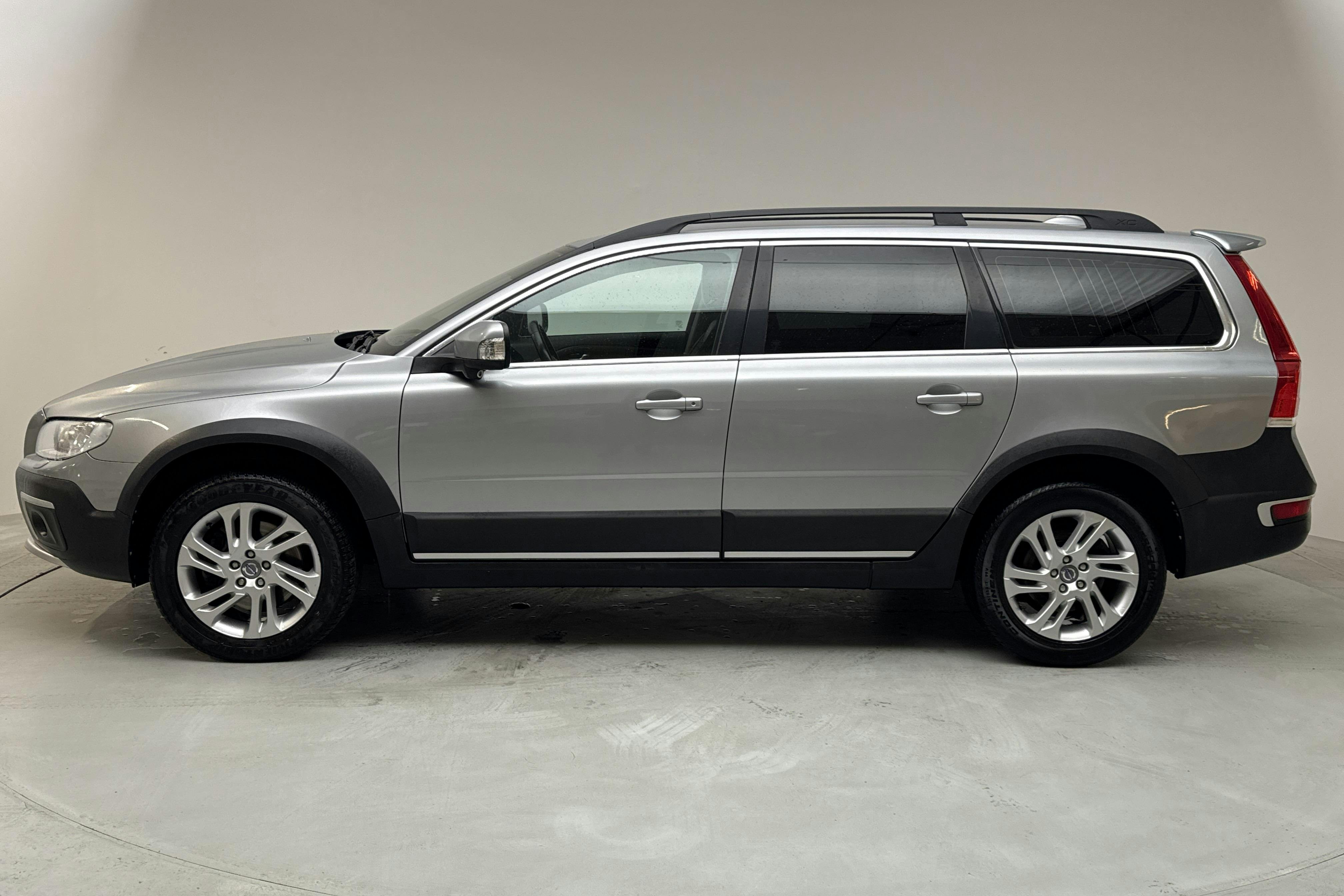 Volvo XC70 II D4 2WD (181hk) - 15 408 mil - Manuell - silver - 2016
