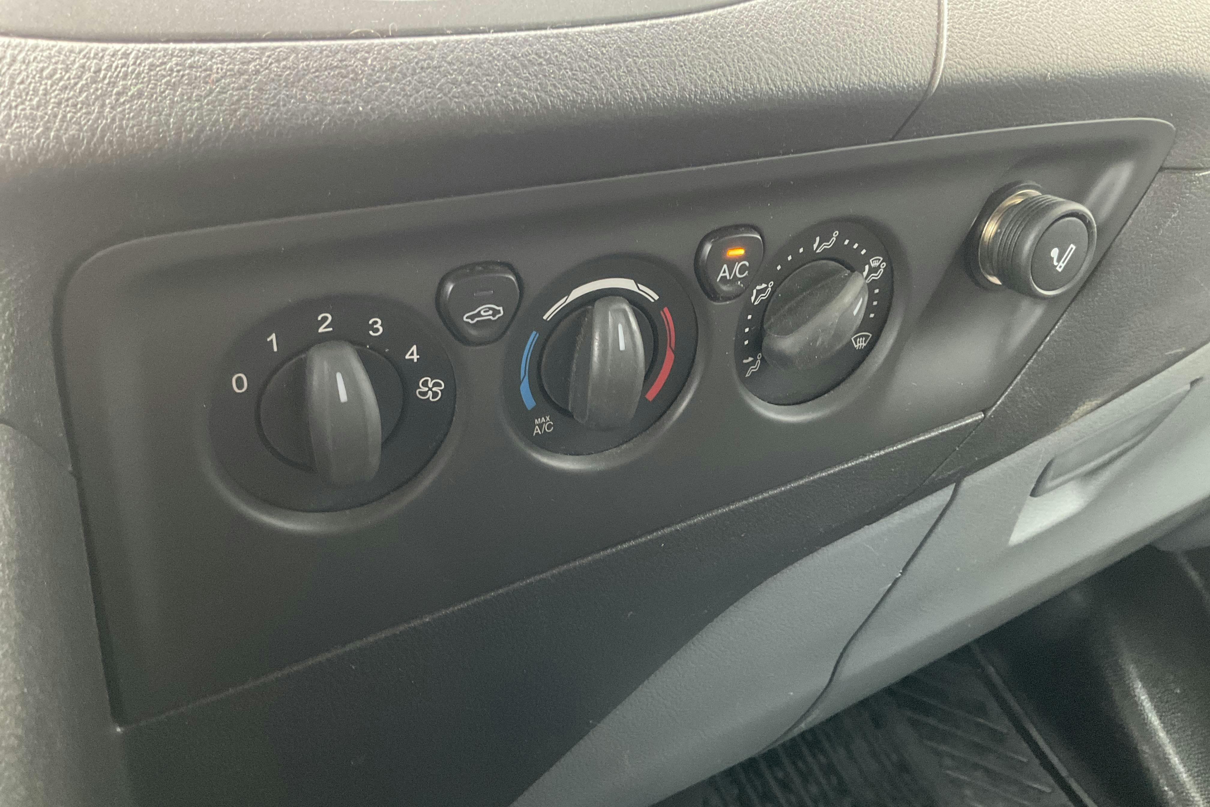 Ford Transit Custom 270 (100hk) - 14 648 mil - Manuell - vit - 2015