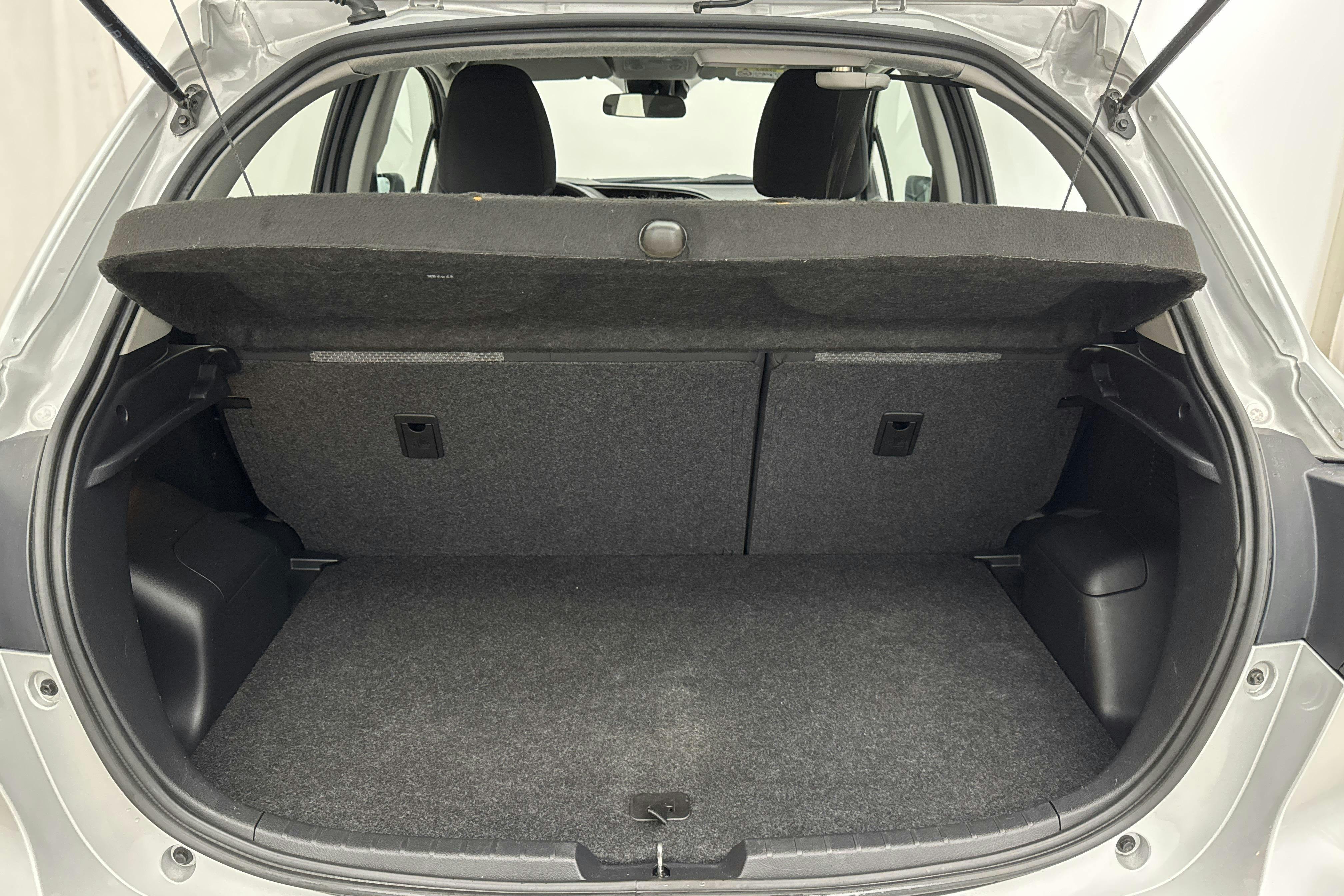 Toyota Yaris 1.5 Hybrid 5dr (101hk) - 120 060 km - Automatic - silver - 2018