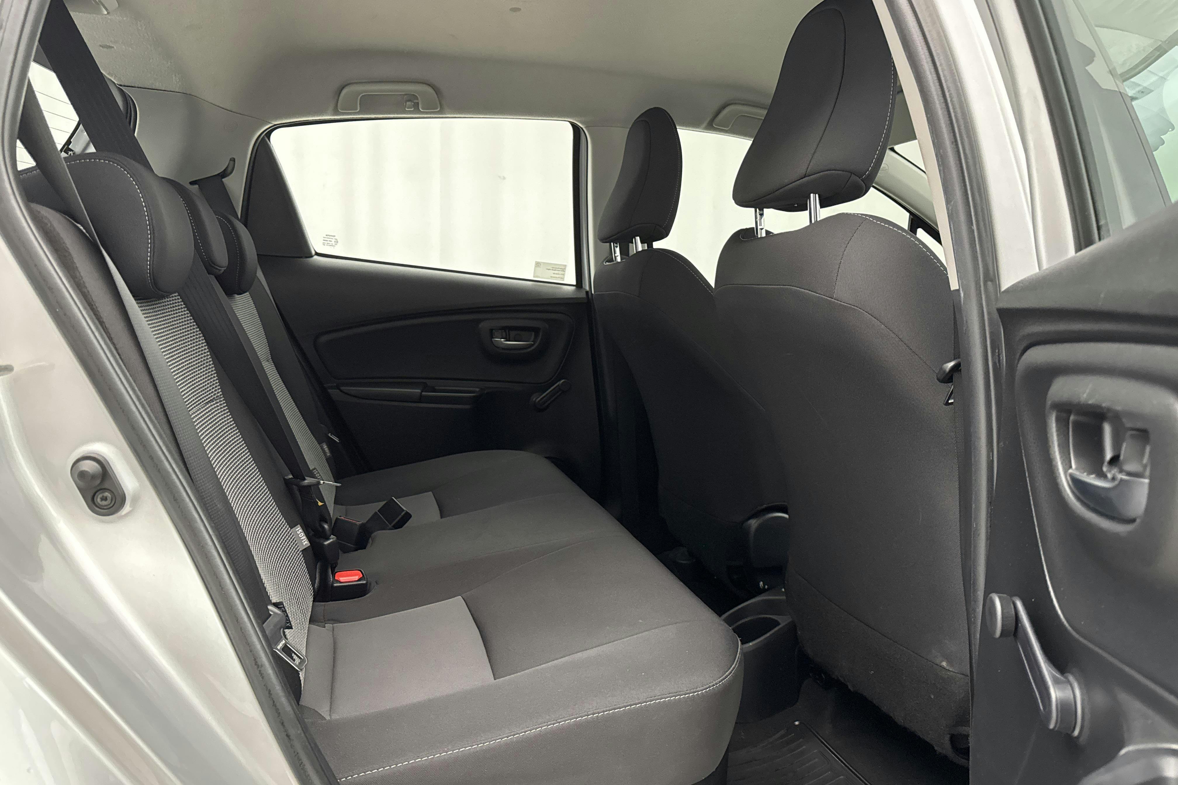 Toyota Yaris 1.5 Hybrid 5dr (101hk) - 120 060 km - Automatic - silver - 2018