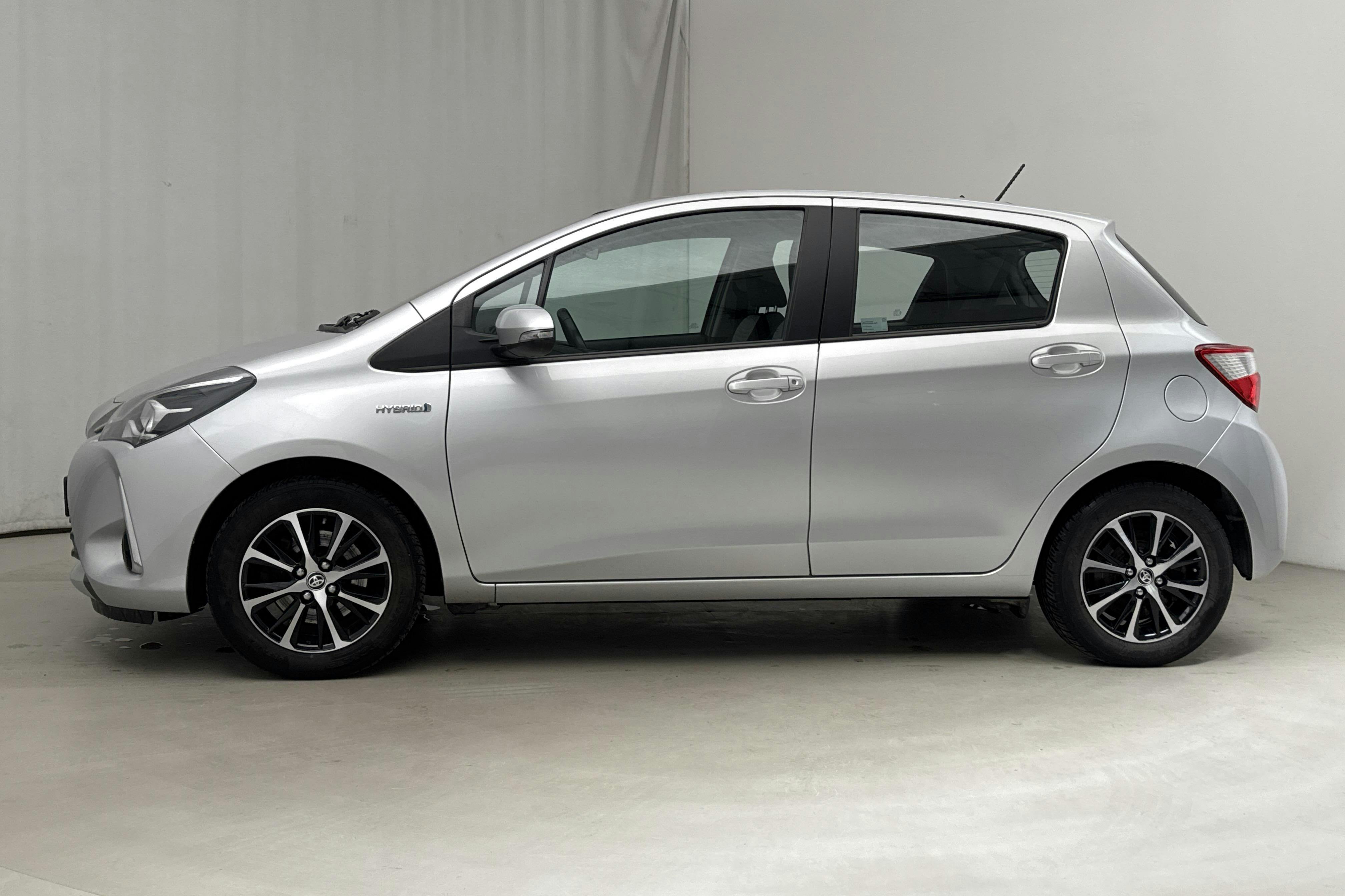 Toyota Yaris 1.5 Hybrid 5dr (101hk) - 120 060 km - Automatic - silver - 2018
