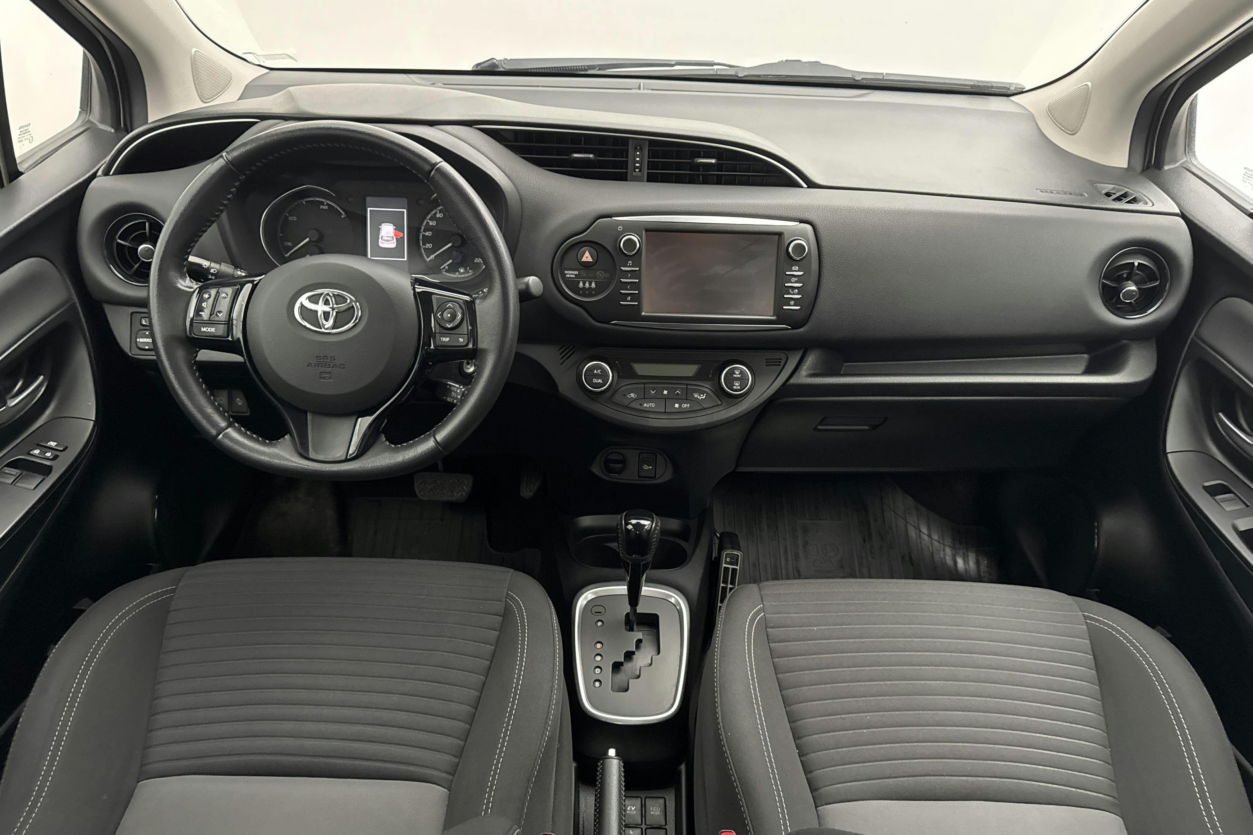 Toyota Yaris 1.5 Hybrid 5dr (101hk) - 120 060 km - Automatic - silver - 2018