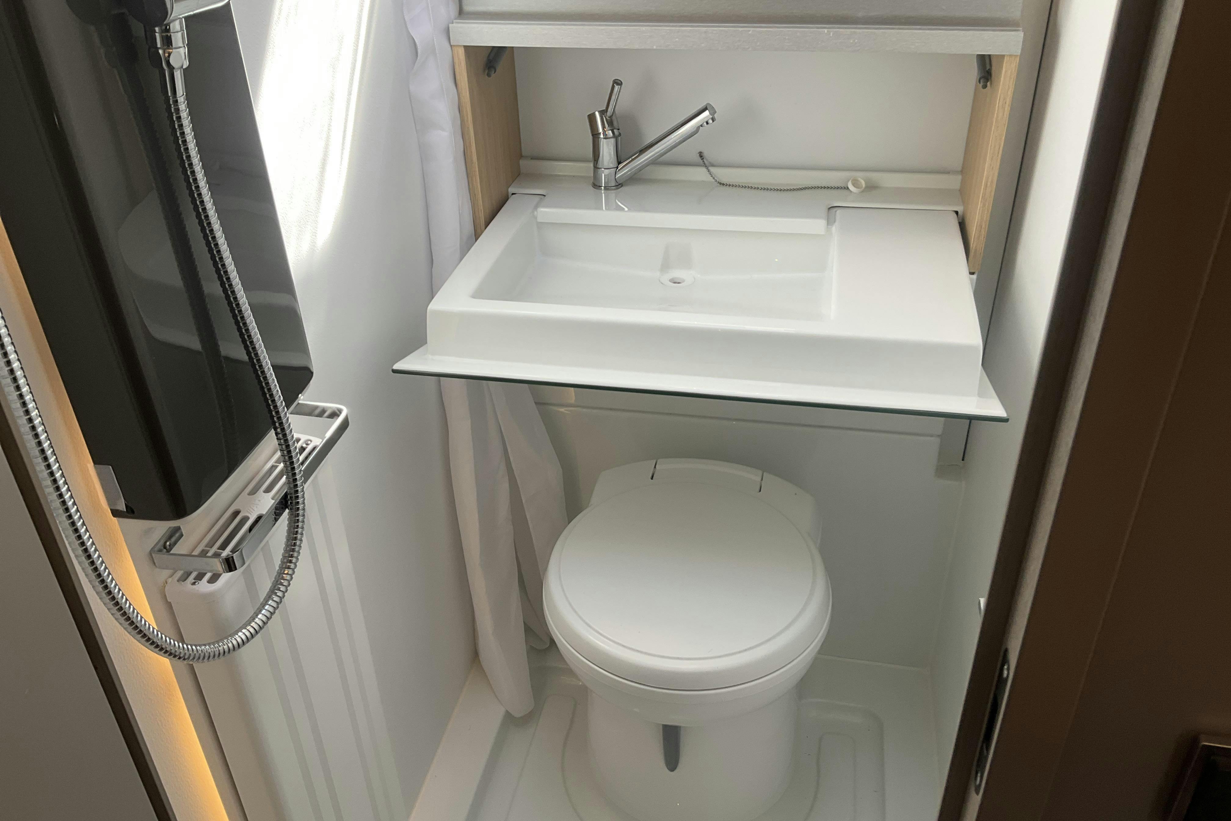 ADRIA Alpina 663UK Husvagn med AC & mover - 0 km - 2022