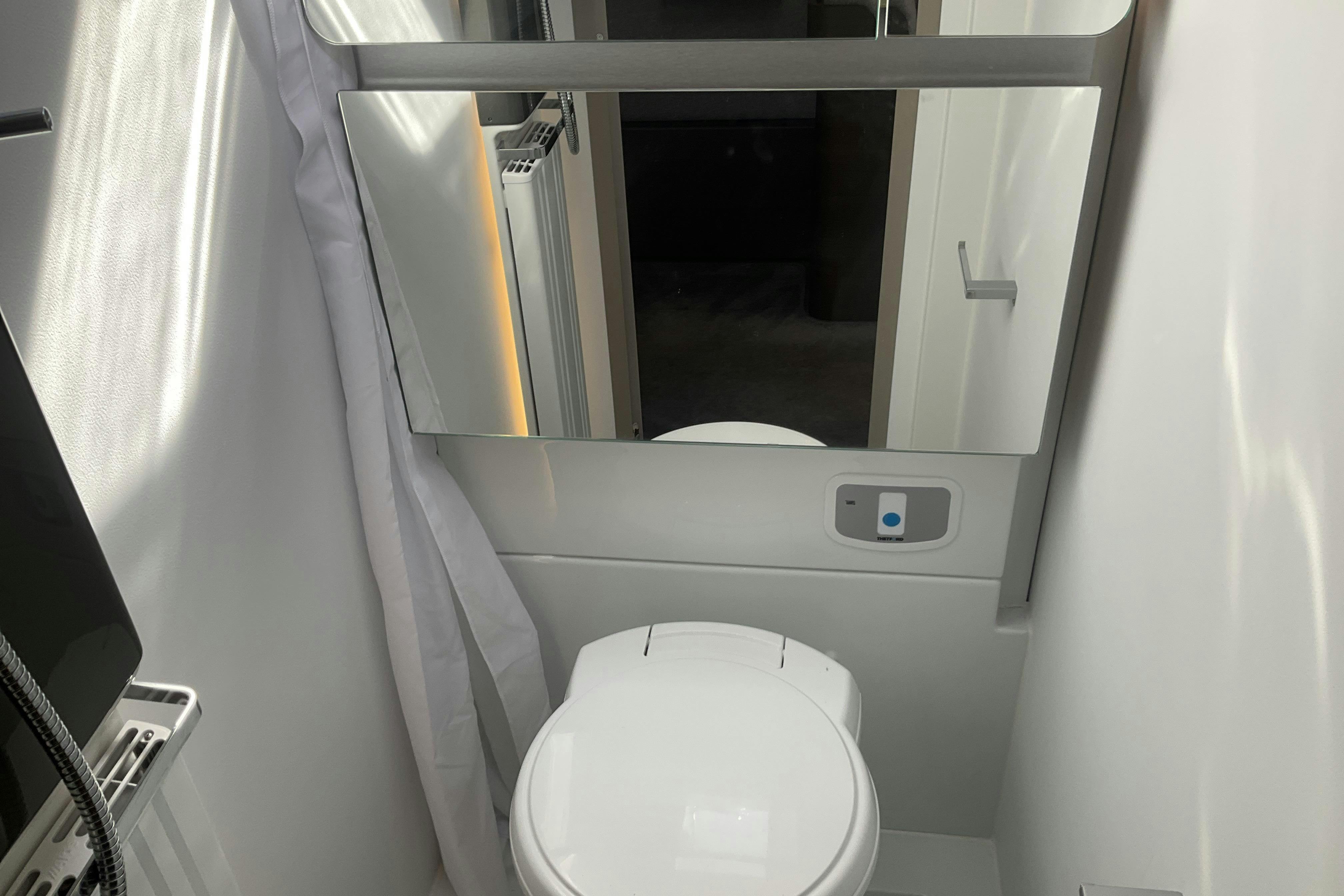 ADRIA Alpina 663UK Husvagn med AC & mover - 0 km - 2022