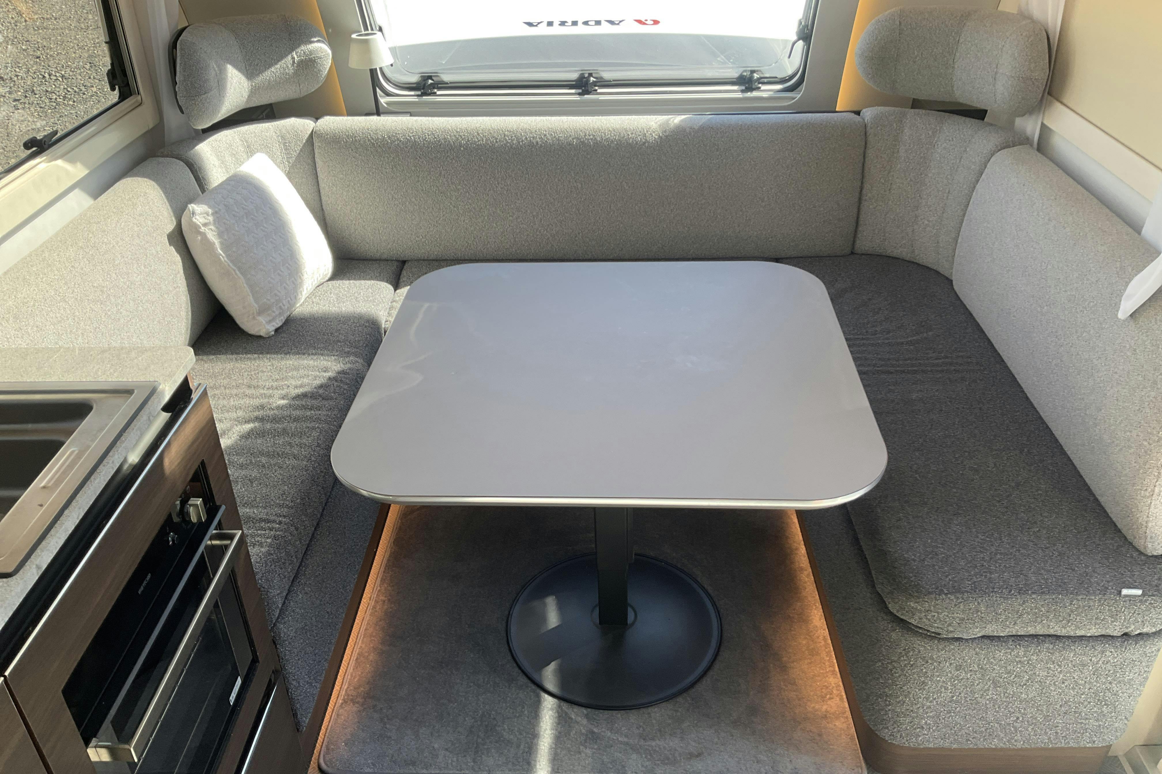 ADRIA Alpina 663UK Husvagn med AC & mover - 0 km - 2022