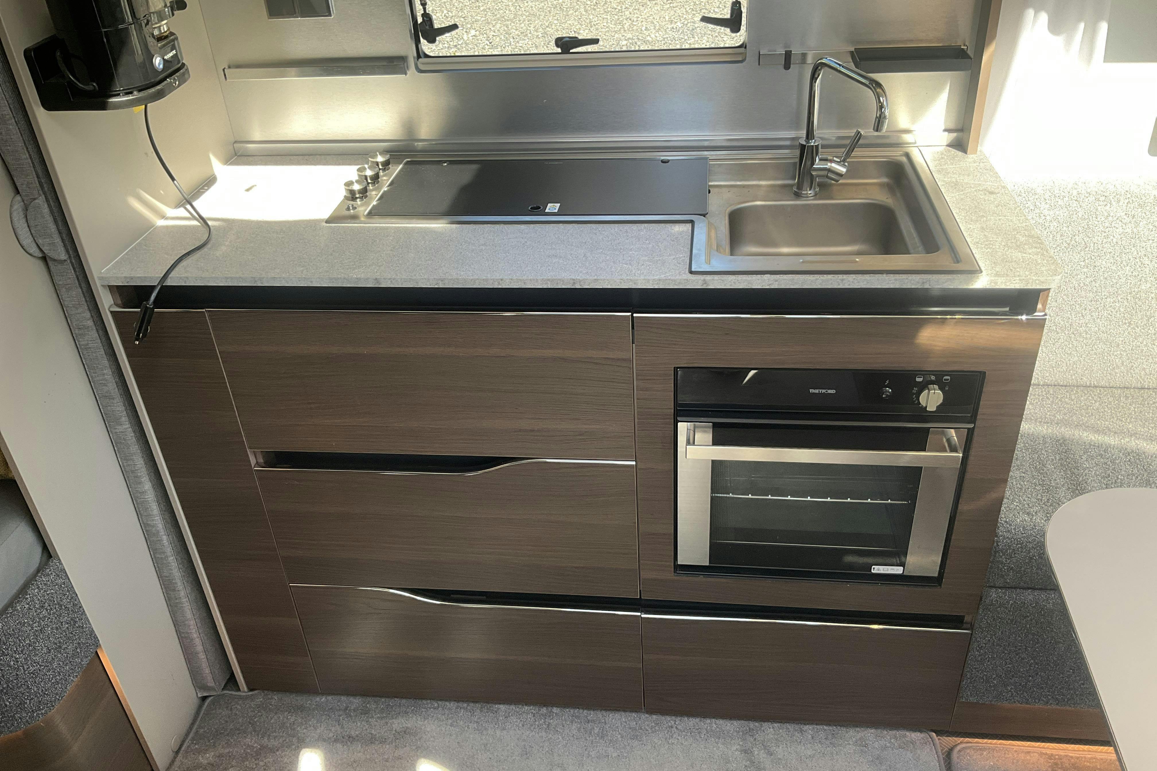 ADRIA Alpina 663UK Husvagn med AC & mover - 0 km - 2022