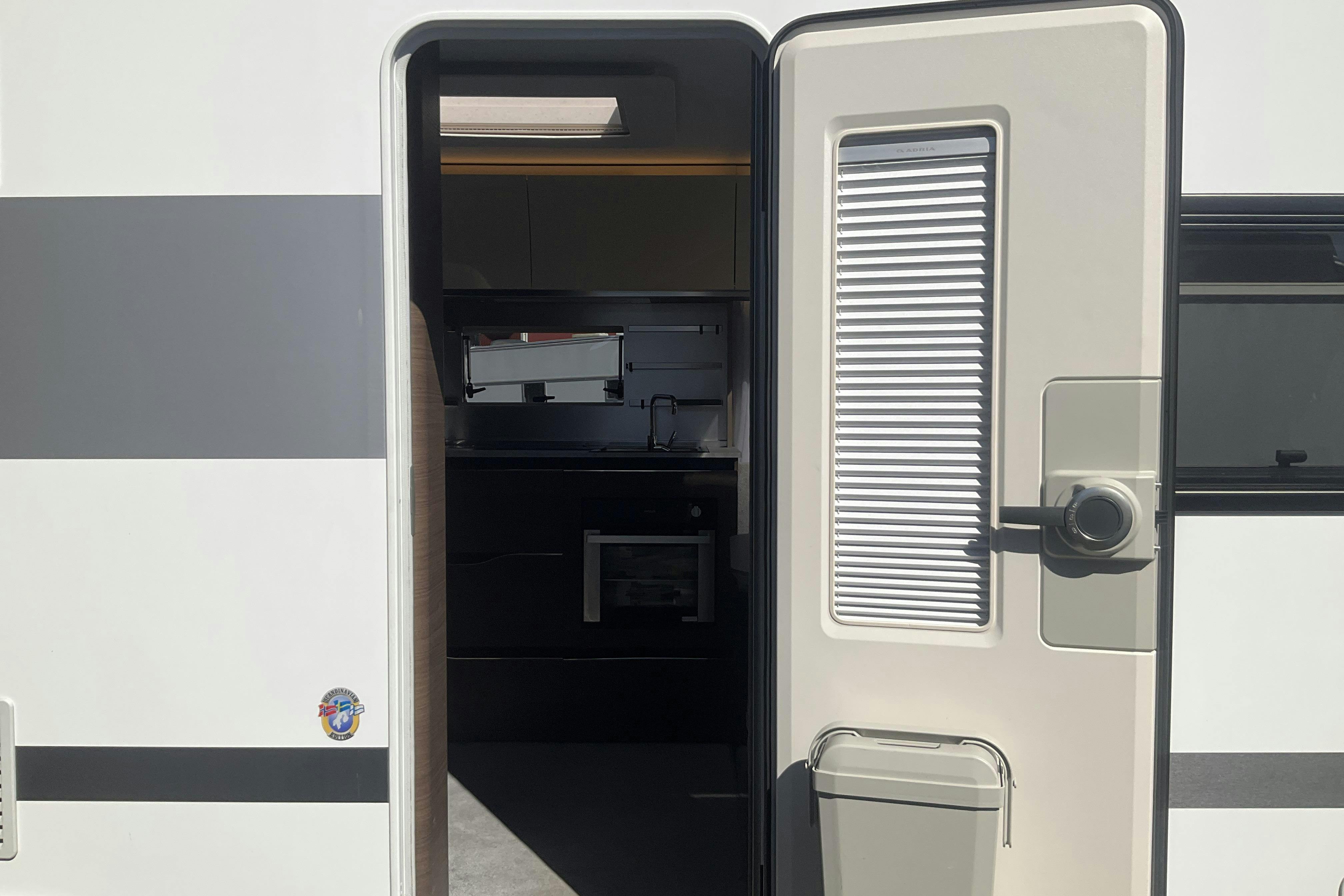ADRIA Alpina 663UK Husvagn med AC & mover - 0 km - 2022