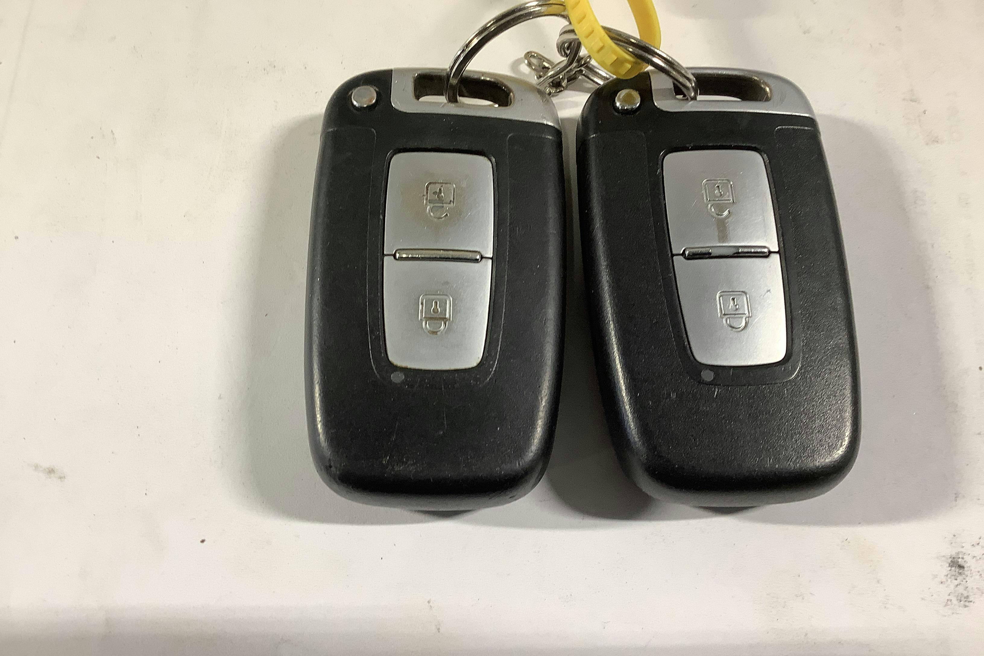 Esitlusfoto 12 aadressil 12: Hyundai Santa Fé 2.2 CRDi-R (197hk) - 197 790 km - Automaatne - hõbe - 2012