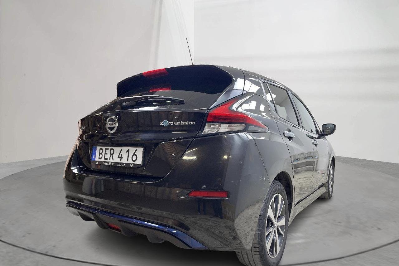 Nissan LEAF 5dr 39 kWh (150hk) - 9 554 mil - Automat - svart - 2018