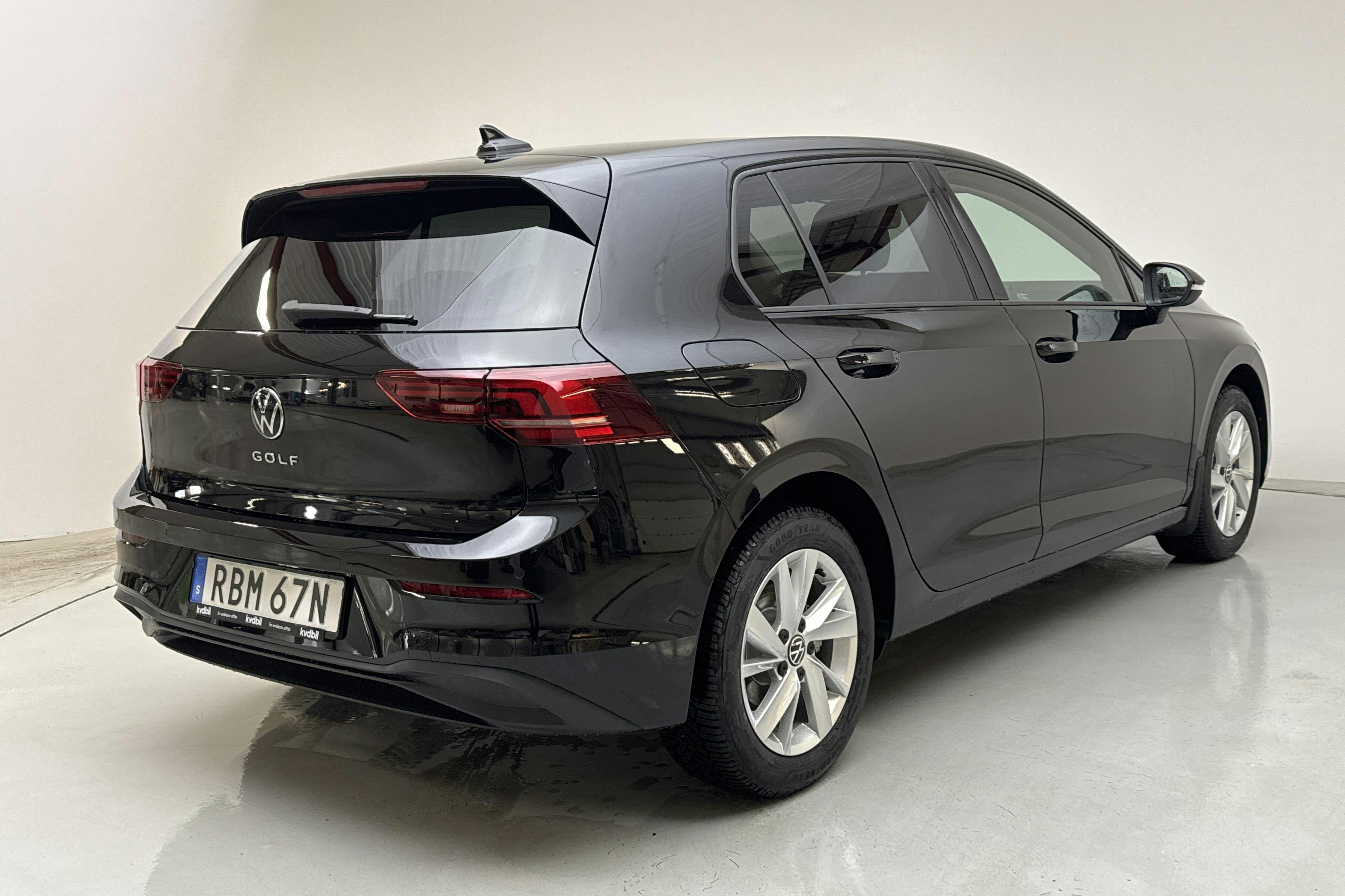 VW Golf VIII 1.5 eTSI Sportscombi (150hk) - 90 km - Manual - black - 2025