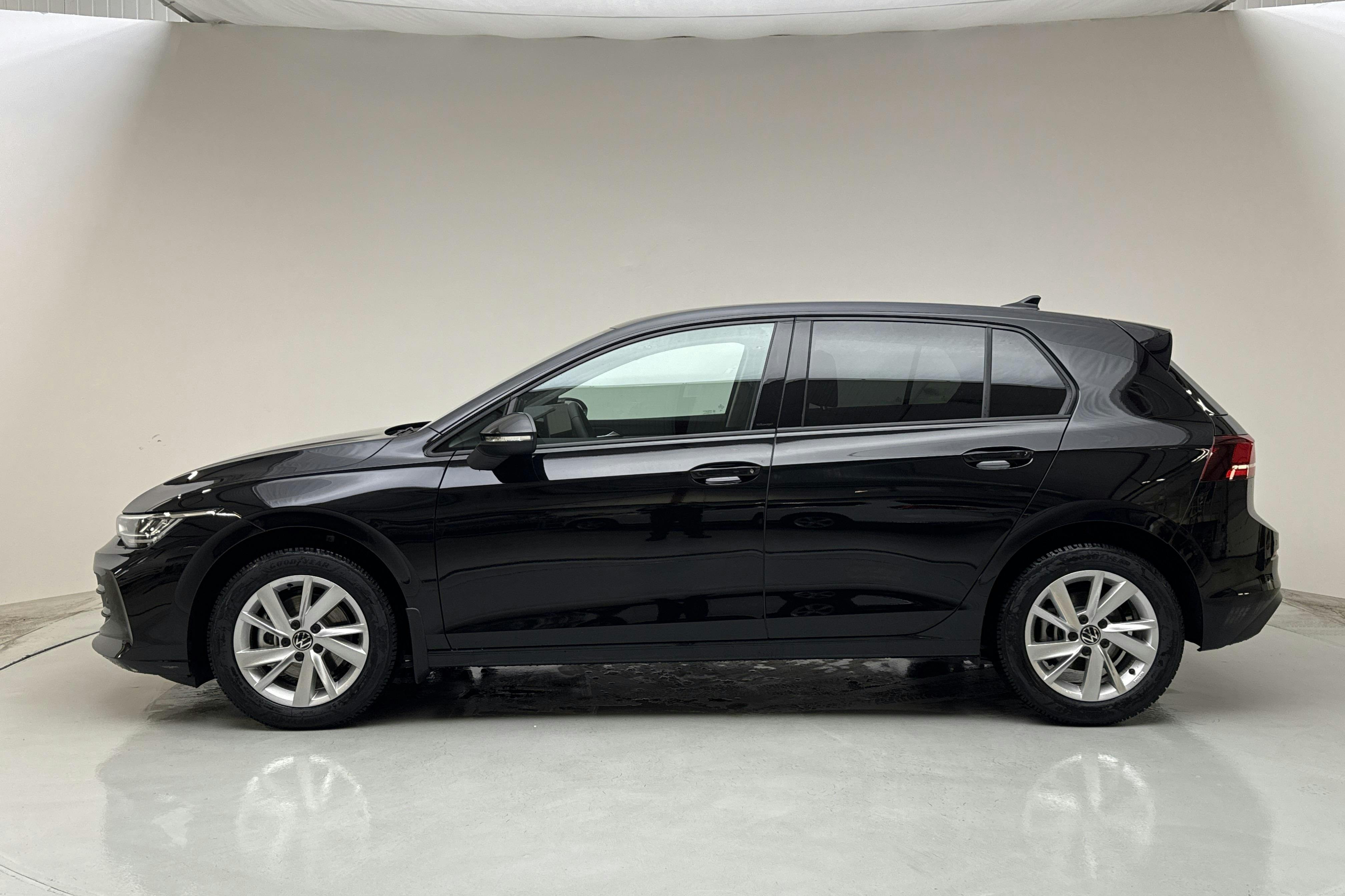 VW Golf VIII 1.5 eTSI Sportscombi (150hk) - 90 km - Manual - black - 2025