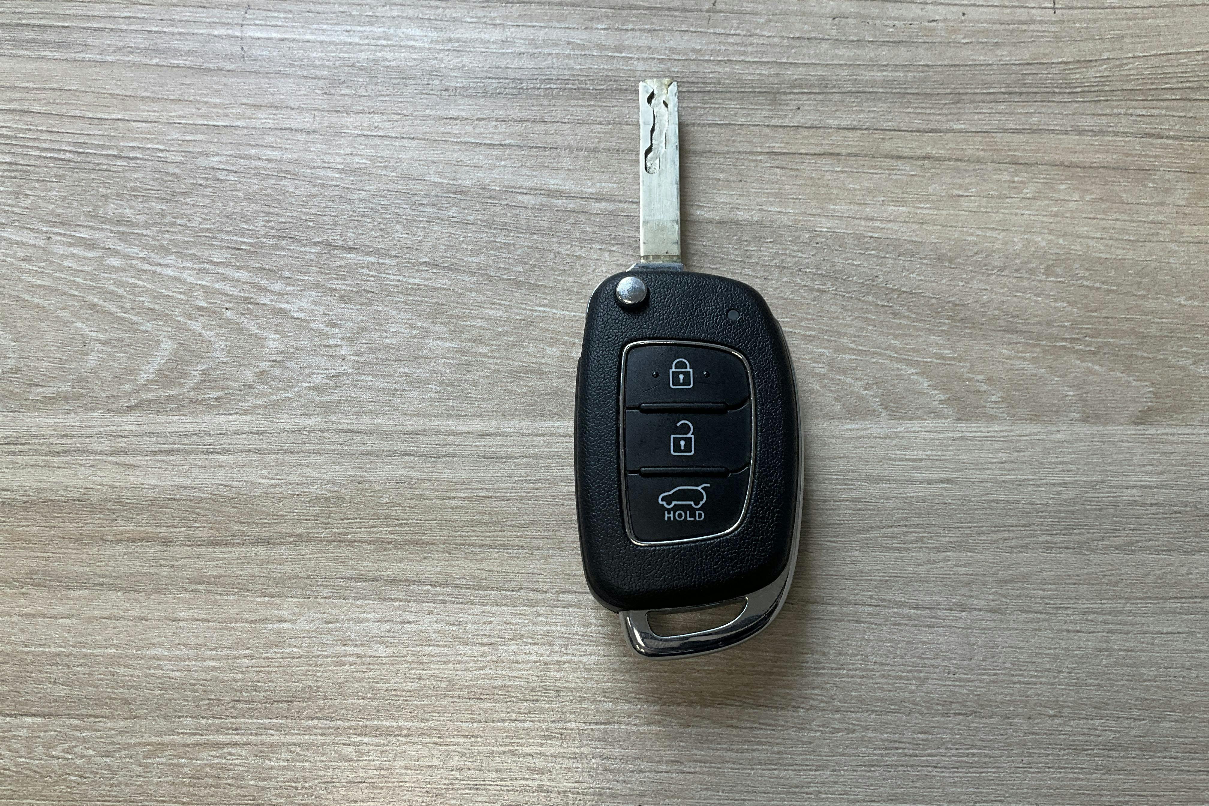 Hyundai i20 1.25 MPi (84hk) - 11 270 km - Manual - red - 2022