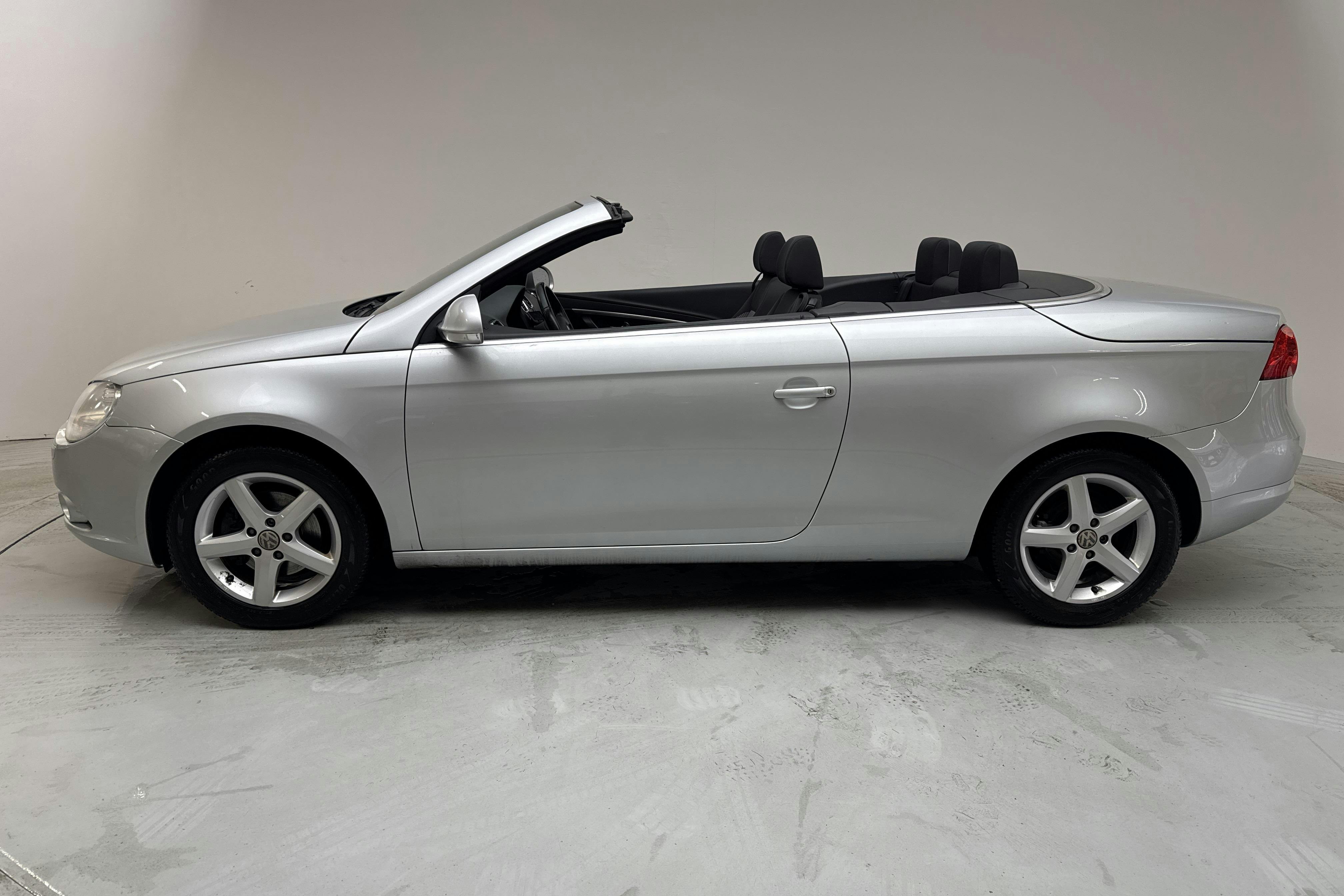 VW Eos 2.0 FSI Cabriolet (150hk) - 140 650 km - Käsitsi - hõbe - 2008