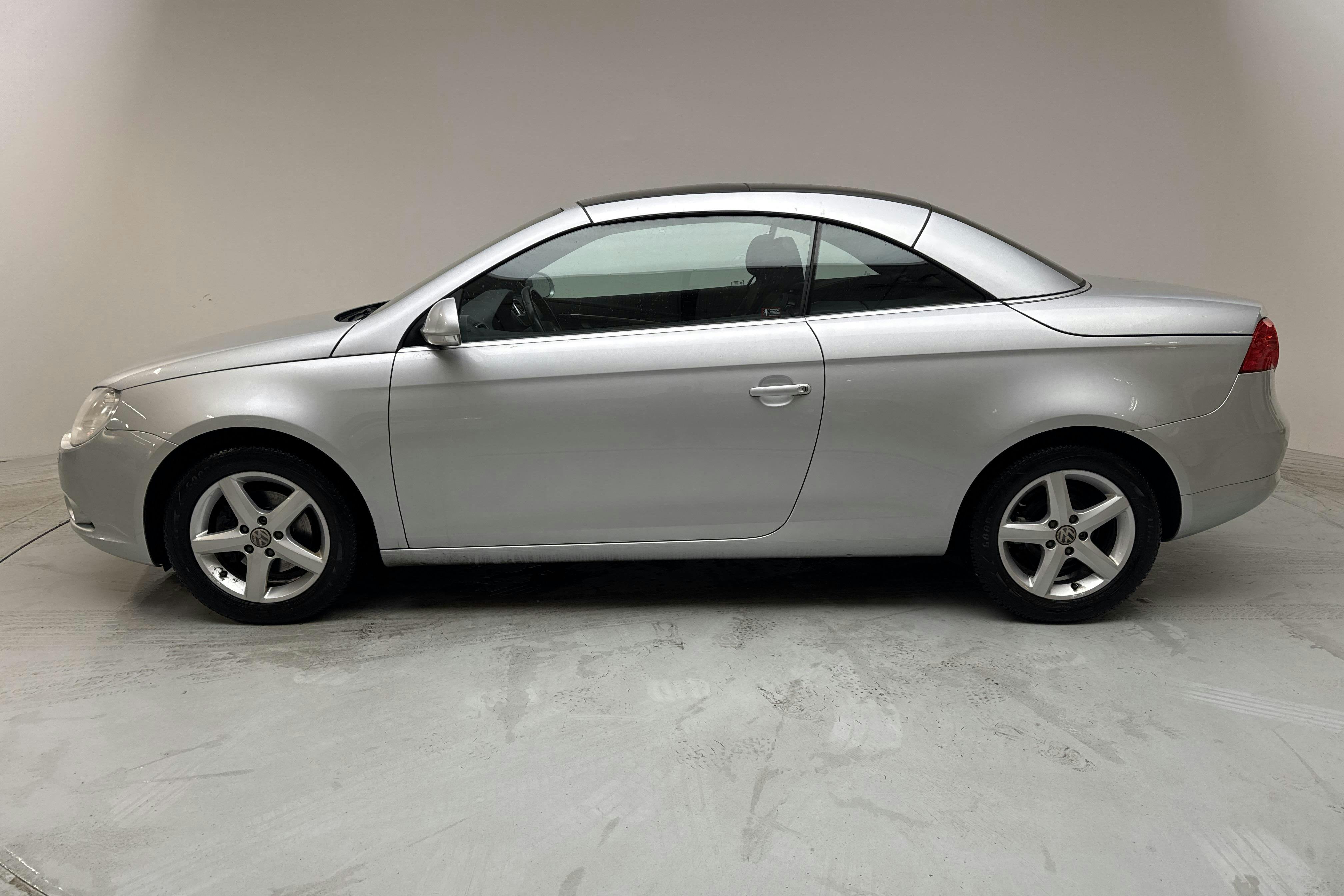 VW Eos 2.0 FSI Cabriolet (150hk) - 140 650 km - Käsitsi - hõbe - 2008