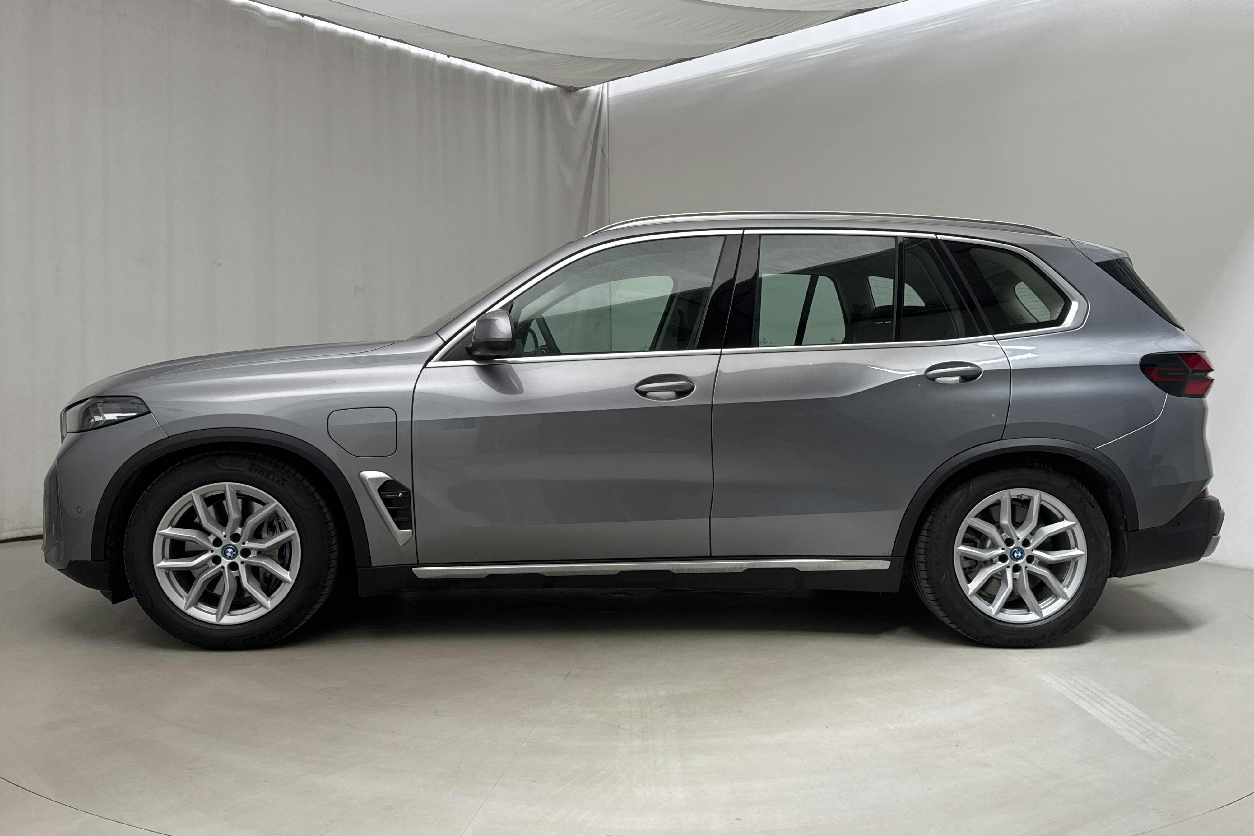 BMW X5 xDrive50e LCI, G05 (489hk) - 15 900 km - Automatic - gray - 2024