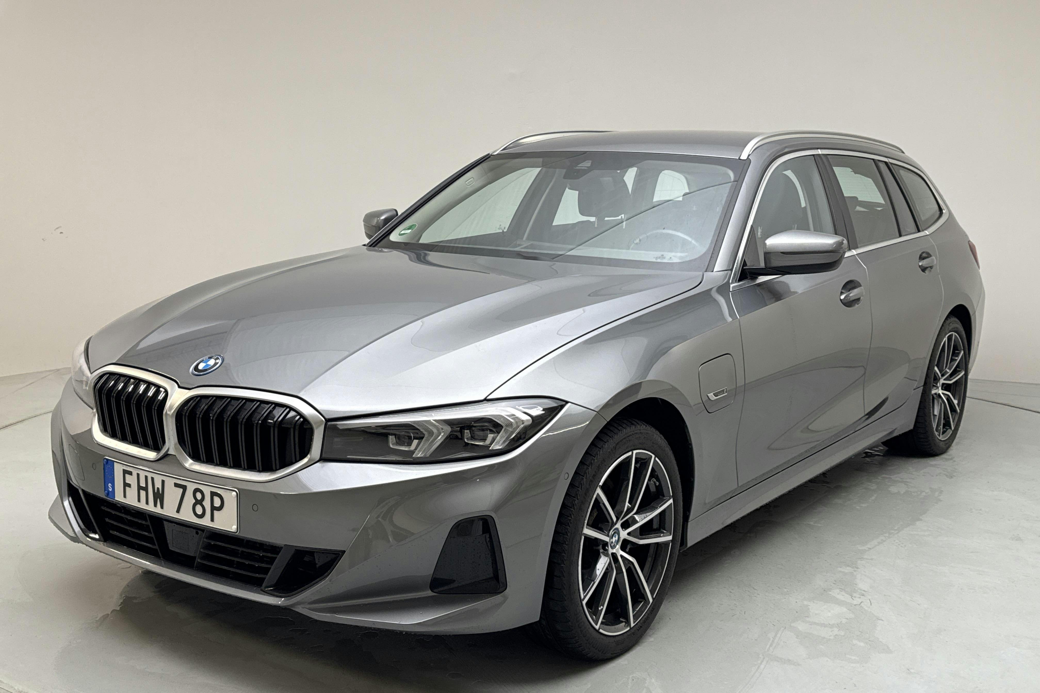 BMW 330e xDrive Touring LCI, G21 (292hk) - 57 950 km - Automatic - gray - 2023