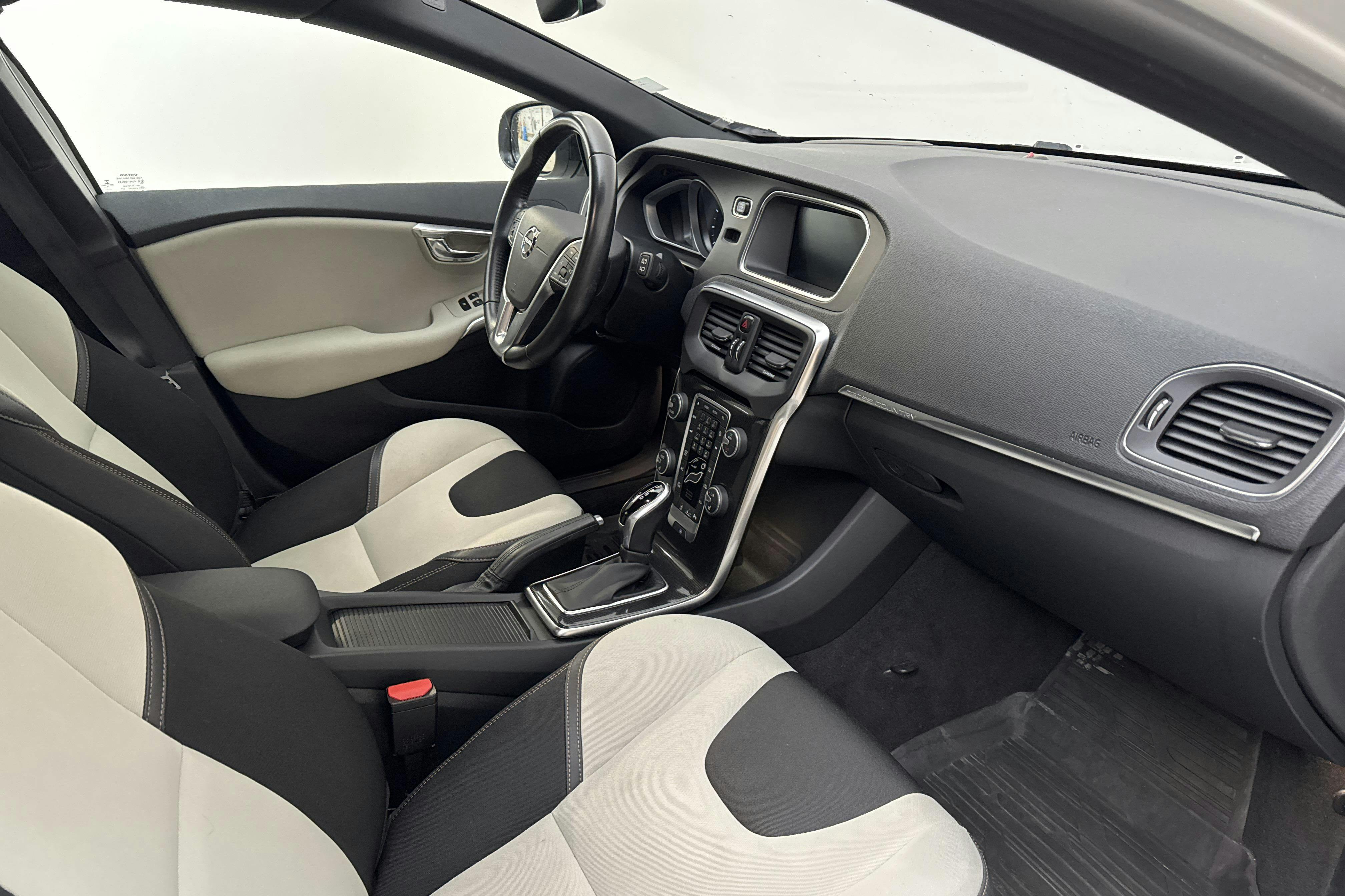 Volvo V40 Cross Country T3 (152hk) - 80 210 km - Automatic - white - 2019