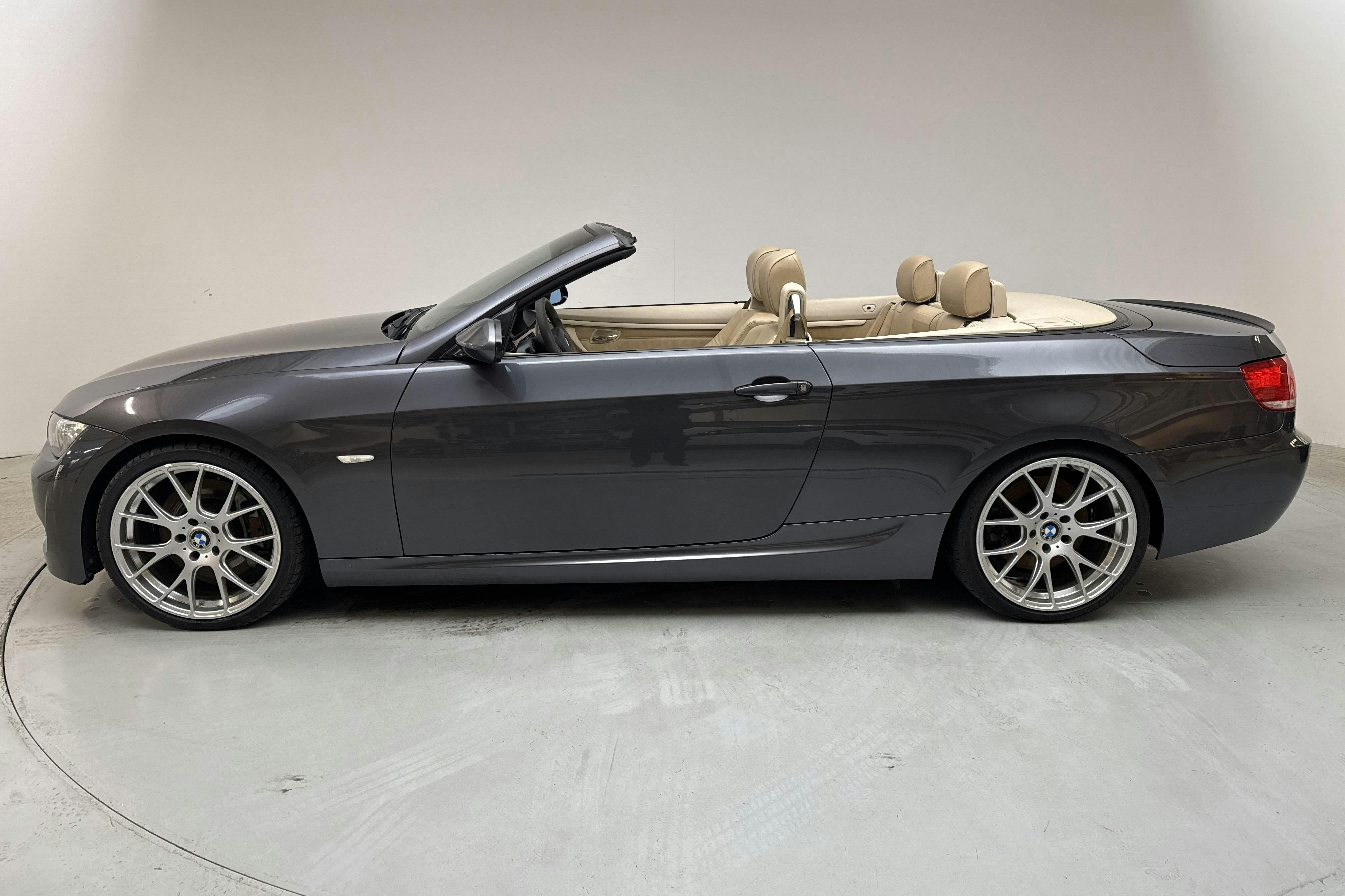 BMW 335i Cabriolet, E93 (306hk) - 178 350 km - Käsitsi - Dark Grey - 2007