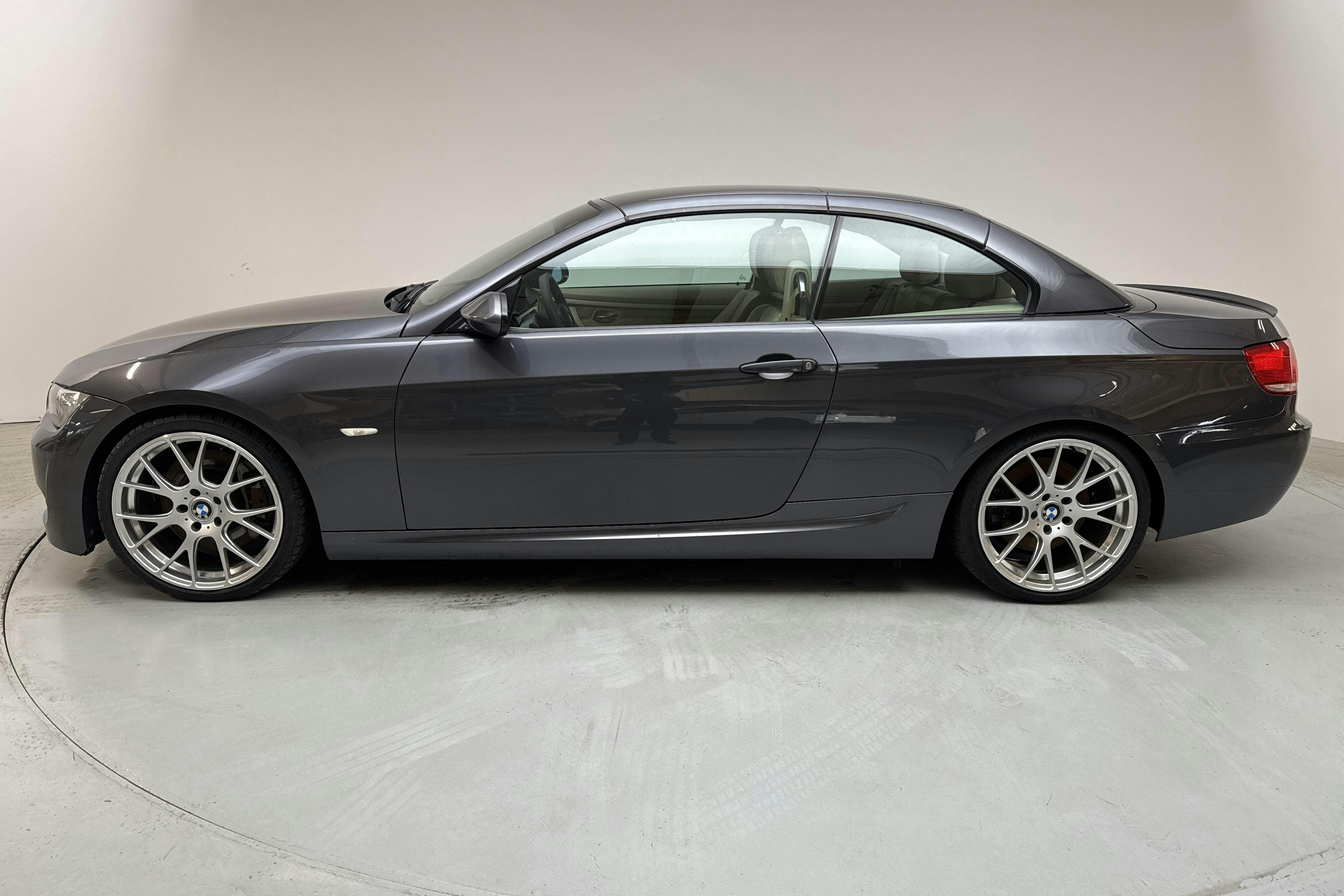 BMW 335i Cabriolet, E93 (306hk) - 178 350 km - Käsitsi - Dark Grey - 2007