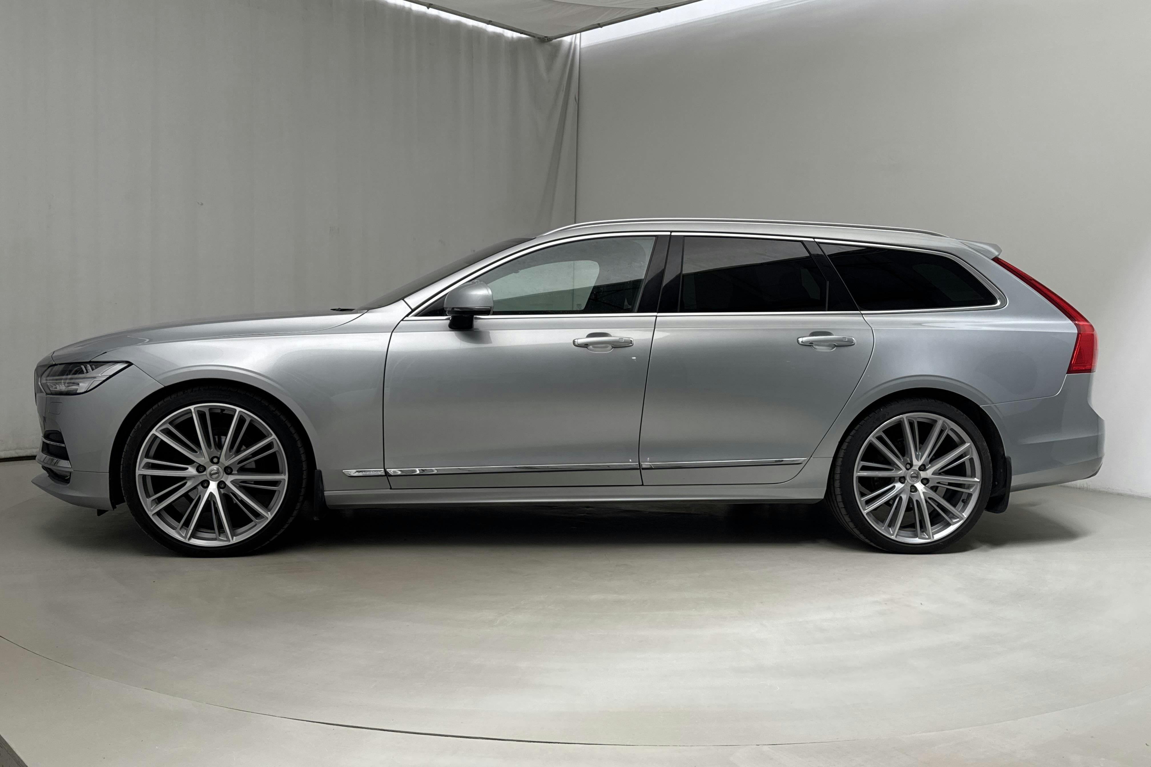 Volvo V90 D4 AWD (190hk) - 224 680 km - Automatic - silver - 2019