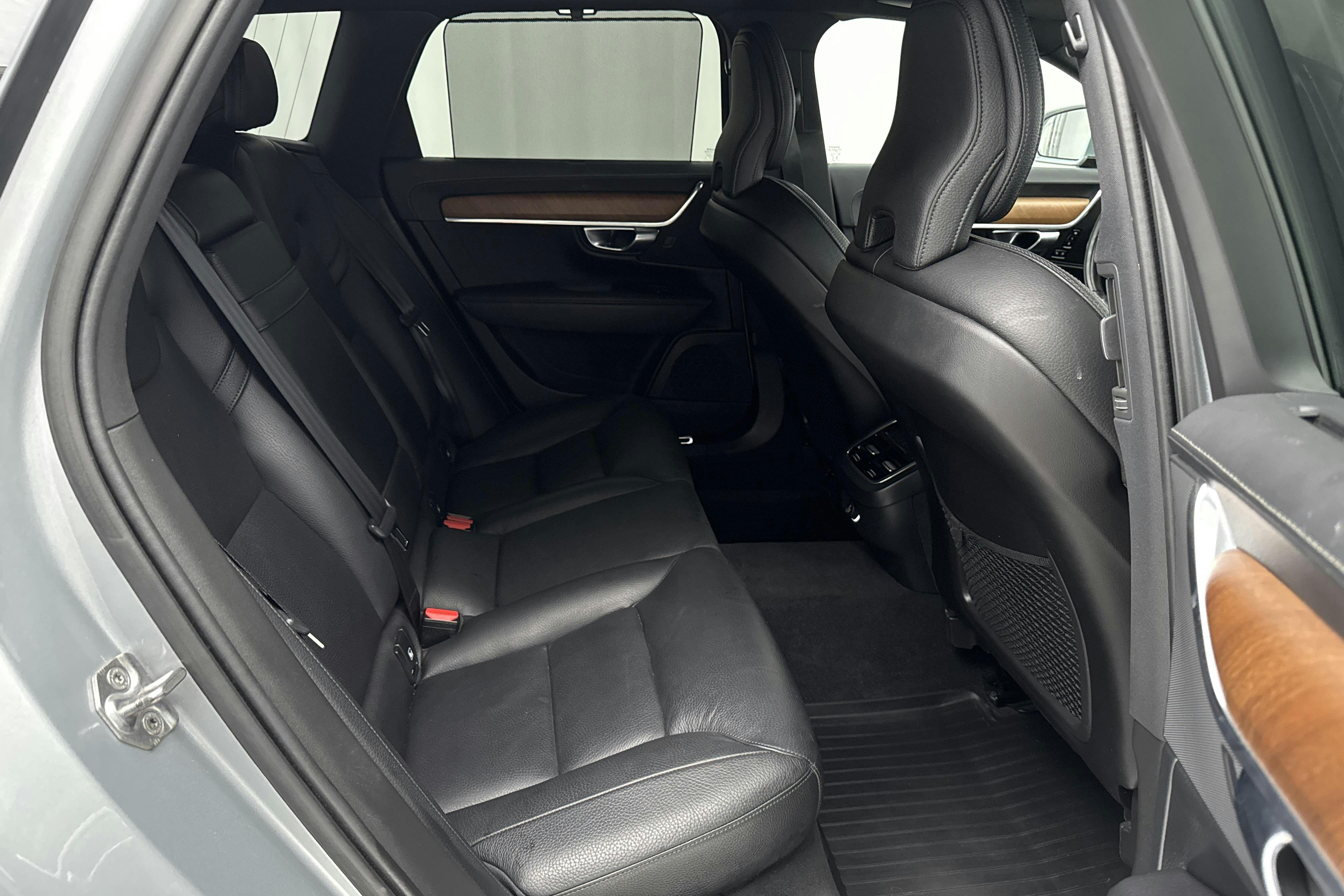Volvo V90 D4 AWD (190hk) - 224 680 km - Automatic - silver - 2019