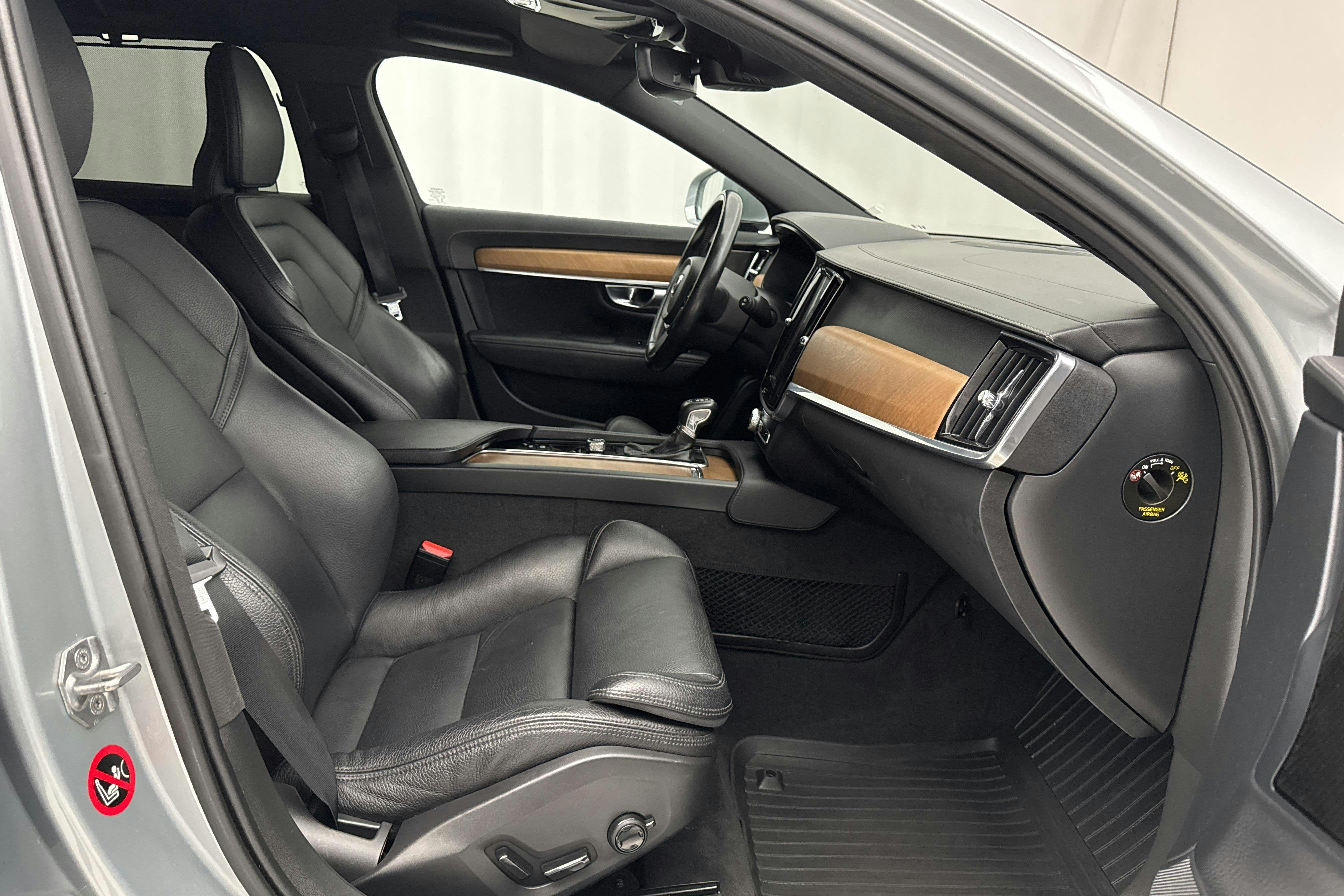Volvo V90 D4 AWD (190hk) - 224 680 km - Automatic - silver - 2019