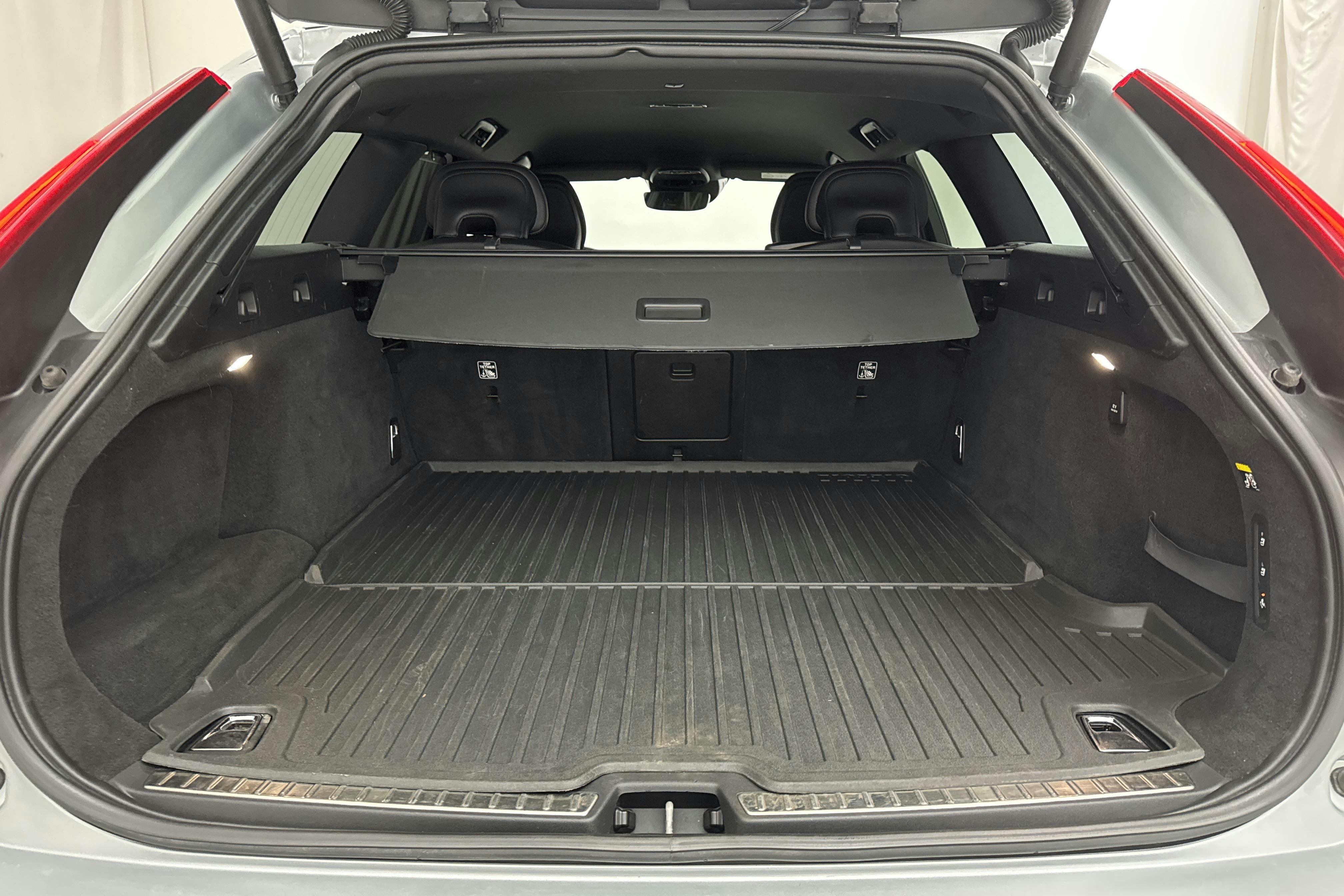Volvo V90 D4 AWD (190hk) - 224 680 km - Automatic - silver - 2019